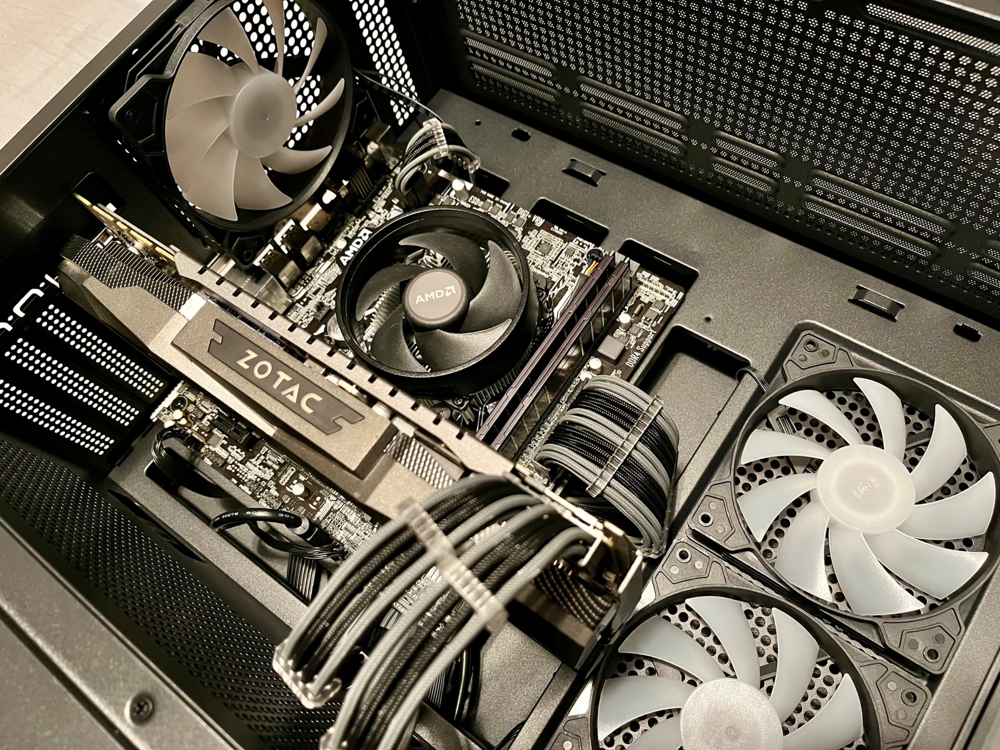 Custom Gaming PC |GTX 1080 // Ryzen 3500x // 16GB DDR4|