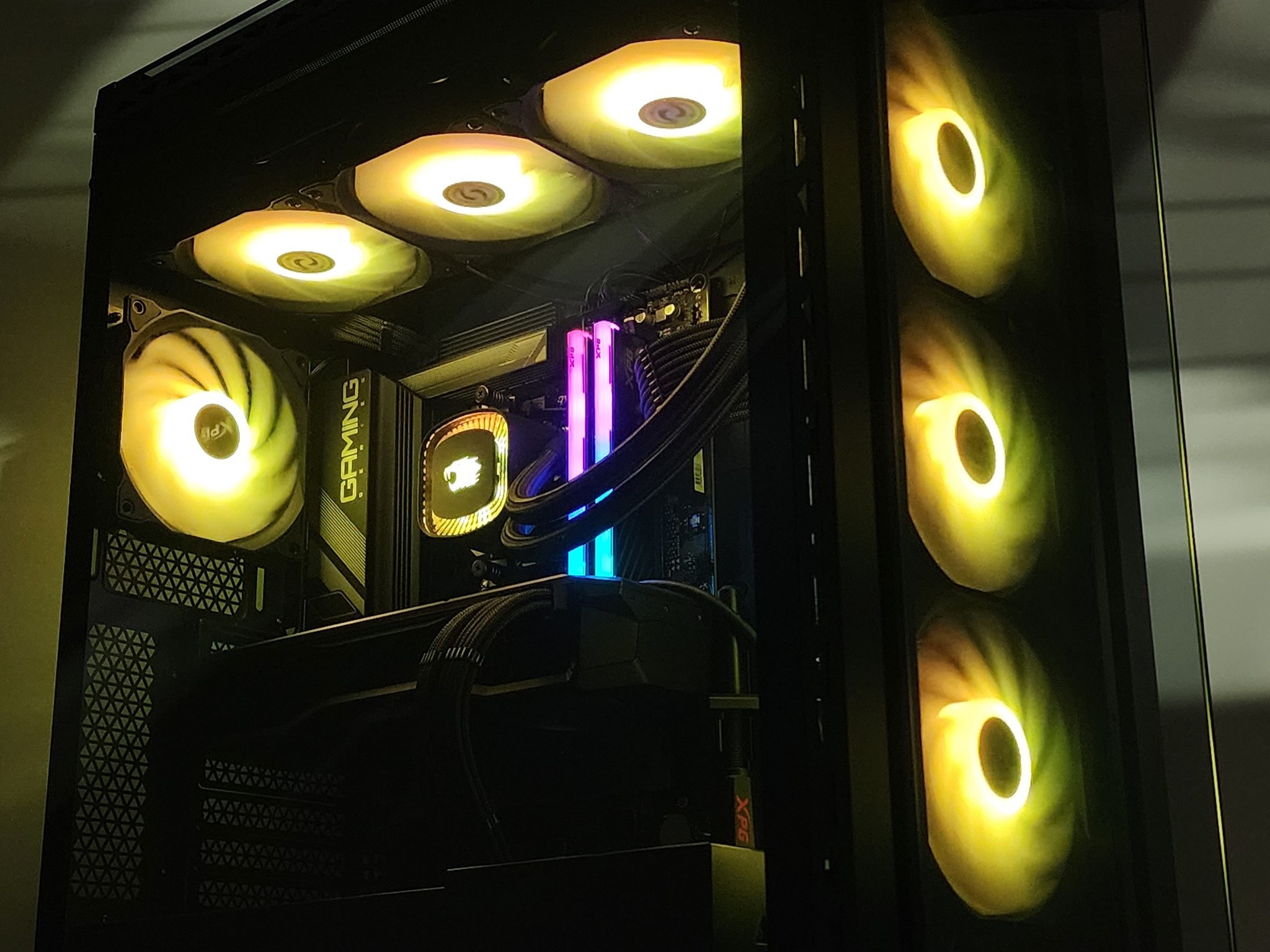 Gaming PC Ryzen 7 7800X3D 32GB RAM 2TB SSD RX 7900 XT 20GB Windows 11 Computer