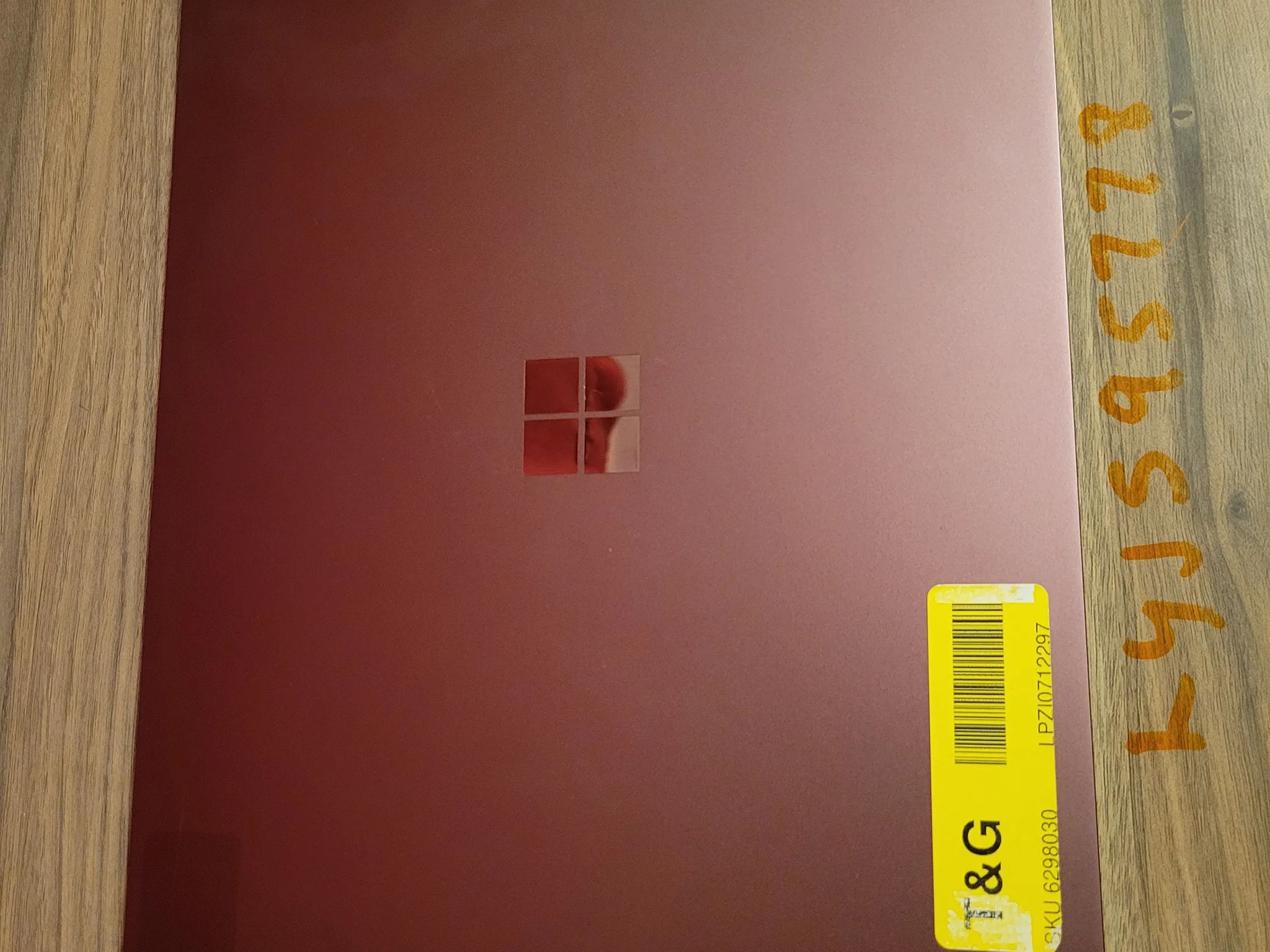 Microsoft Surface Laptop 2 - intel i7 - 256gb ssd - 13.5" 2k Touch Screen