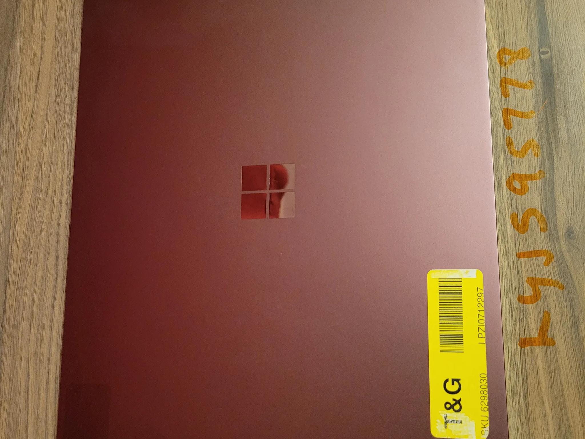 Microsoft Surface Laptop 2 - intel i7 - 256gb ssd - 13.5" 2k Touch Screen