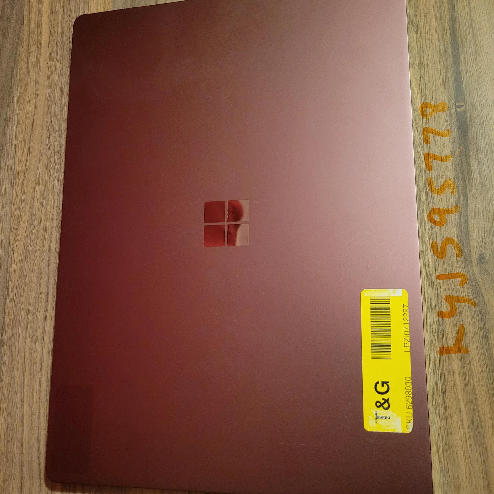 Microsoft Surface Laptop 2 - intel i7 - 256gb ssd - 13.5" 2k Touch Screen