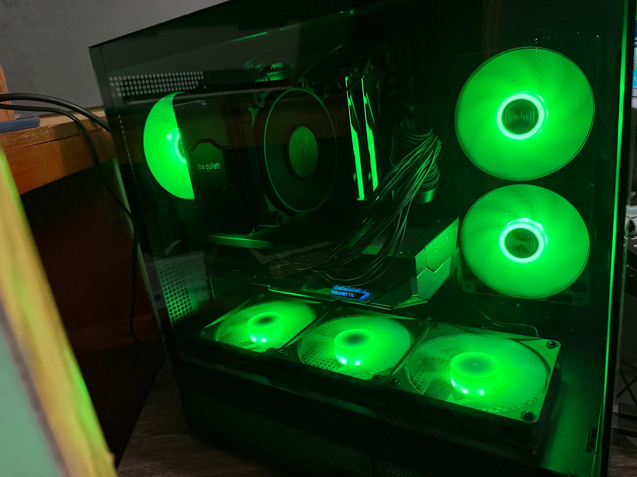 Ryzen 7 7800X3D + RX 9070 XT 16GB
