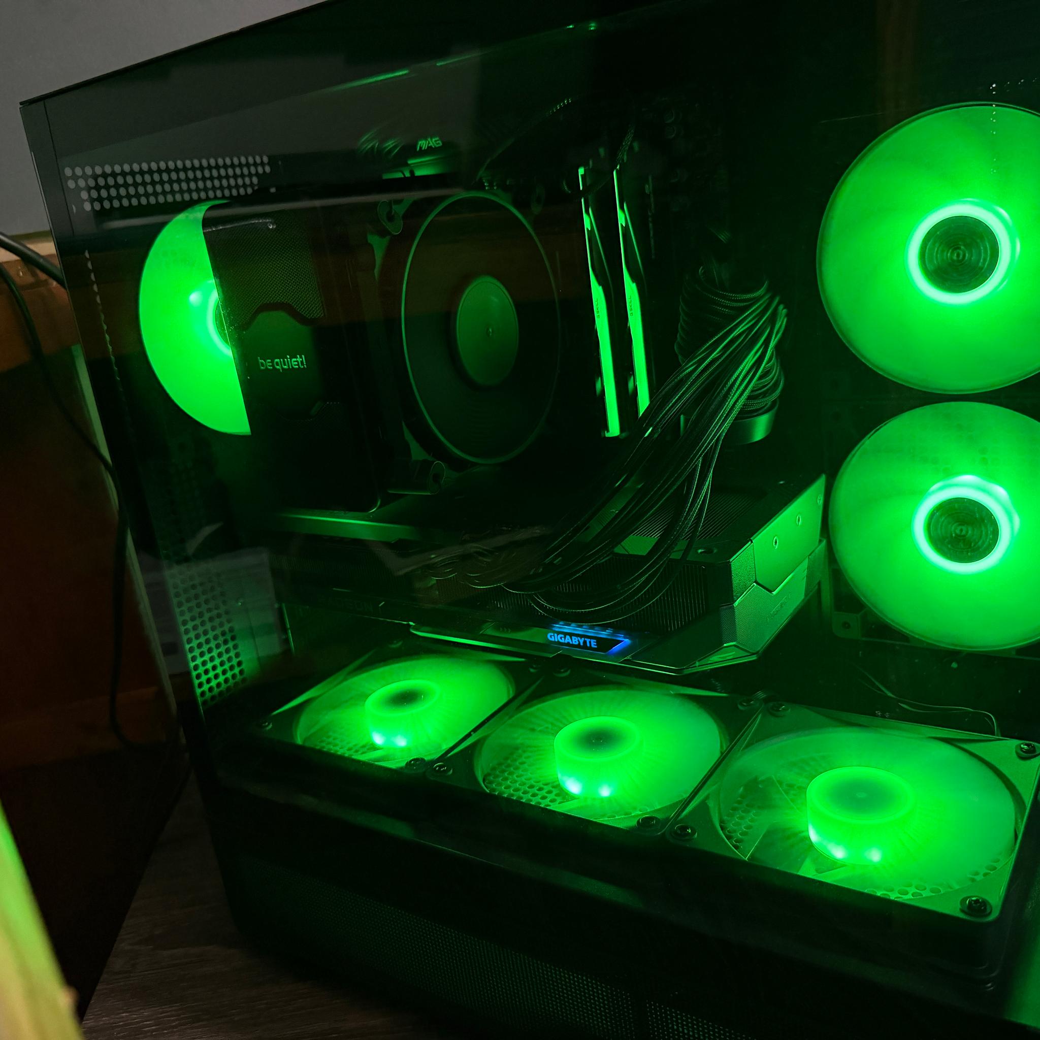 Ryzen 7 7800X3D + RX 9070 XT 16GB