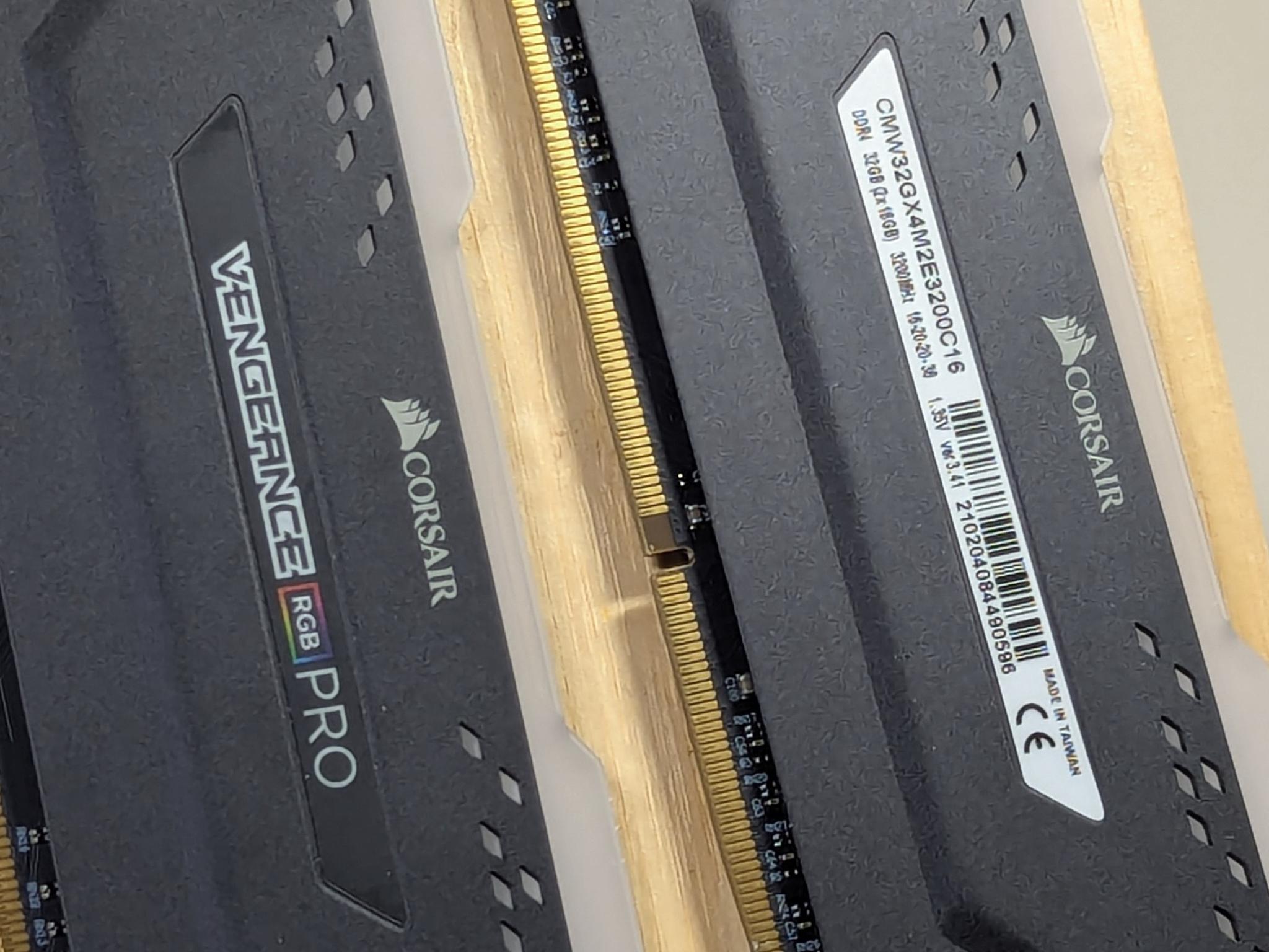Corsair Vengeance RGB Pro 32 GB (2 x 16 GB) DDR4-3200 CL16