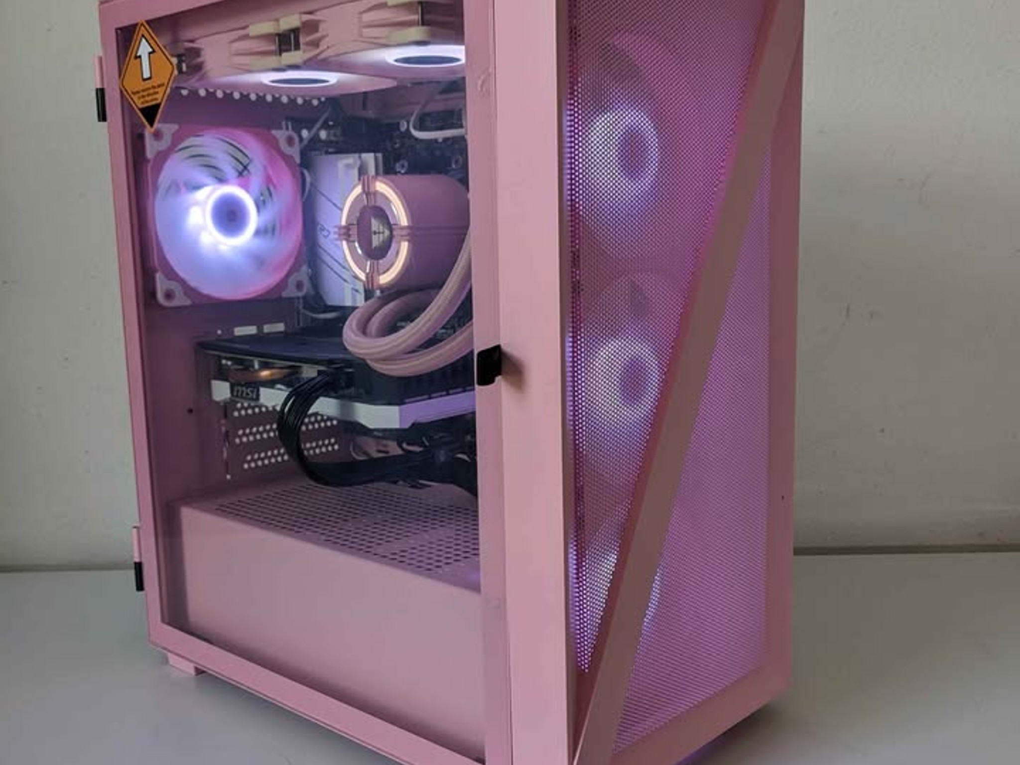 "The Pink PC" - RYZEN 7 4700G - RTX 2060 - 16GB DDR4-3000