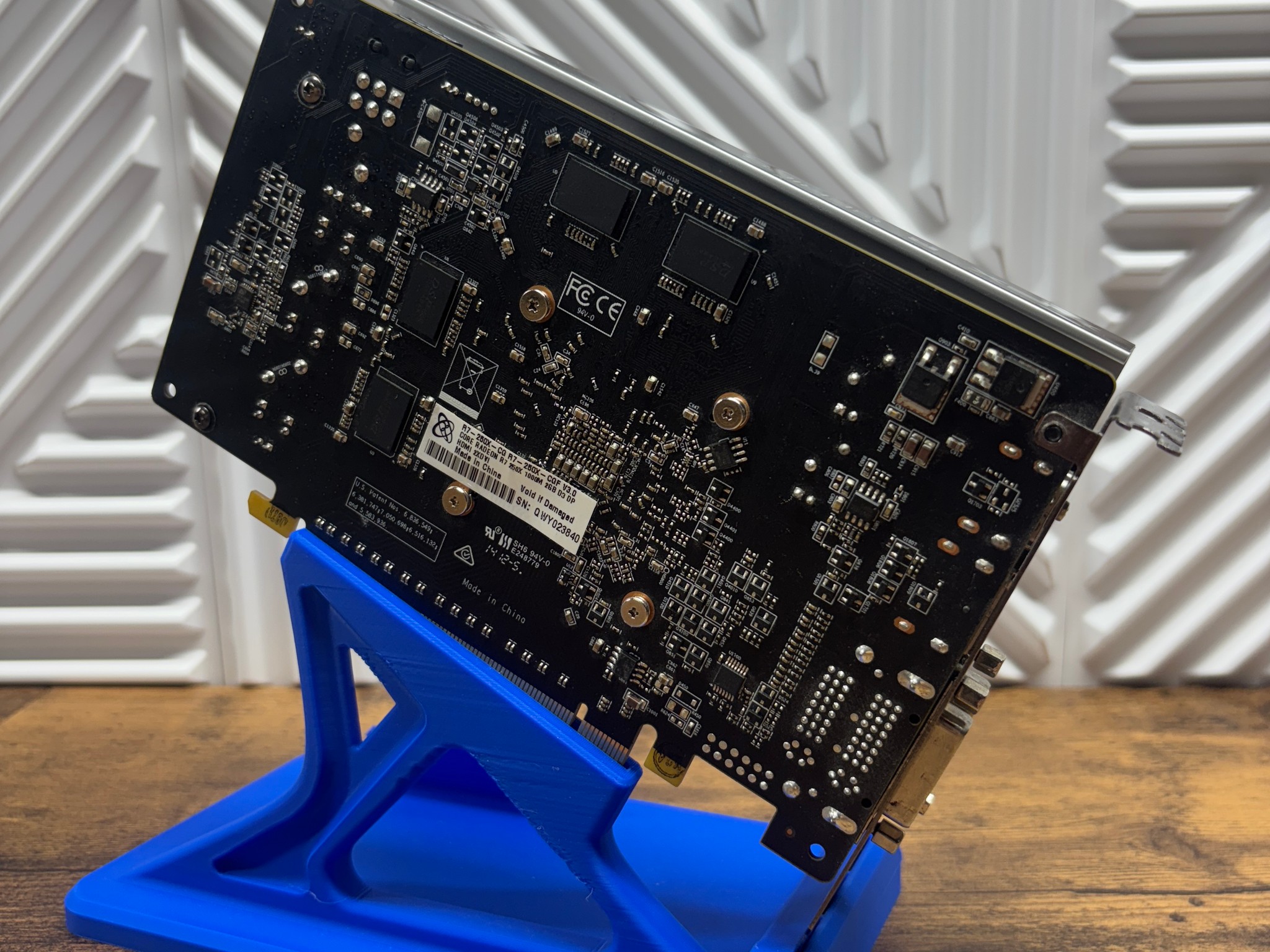 AMD Radeon R7 250X 2GB GDDR5 Graphics Card – HDMI DVI DisplayPort