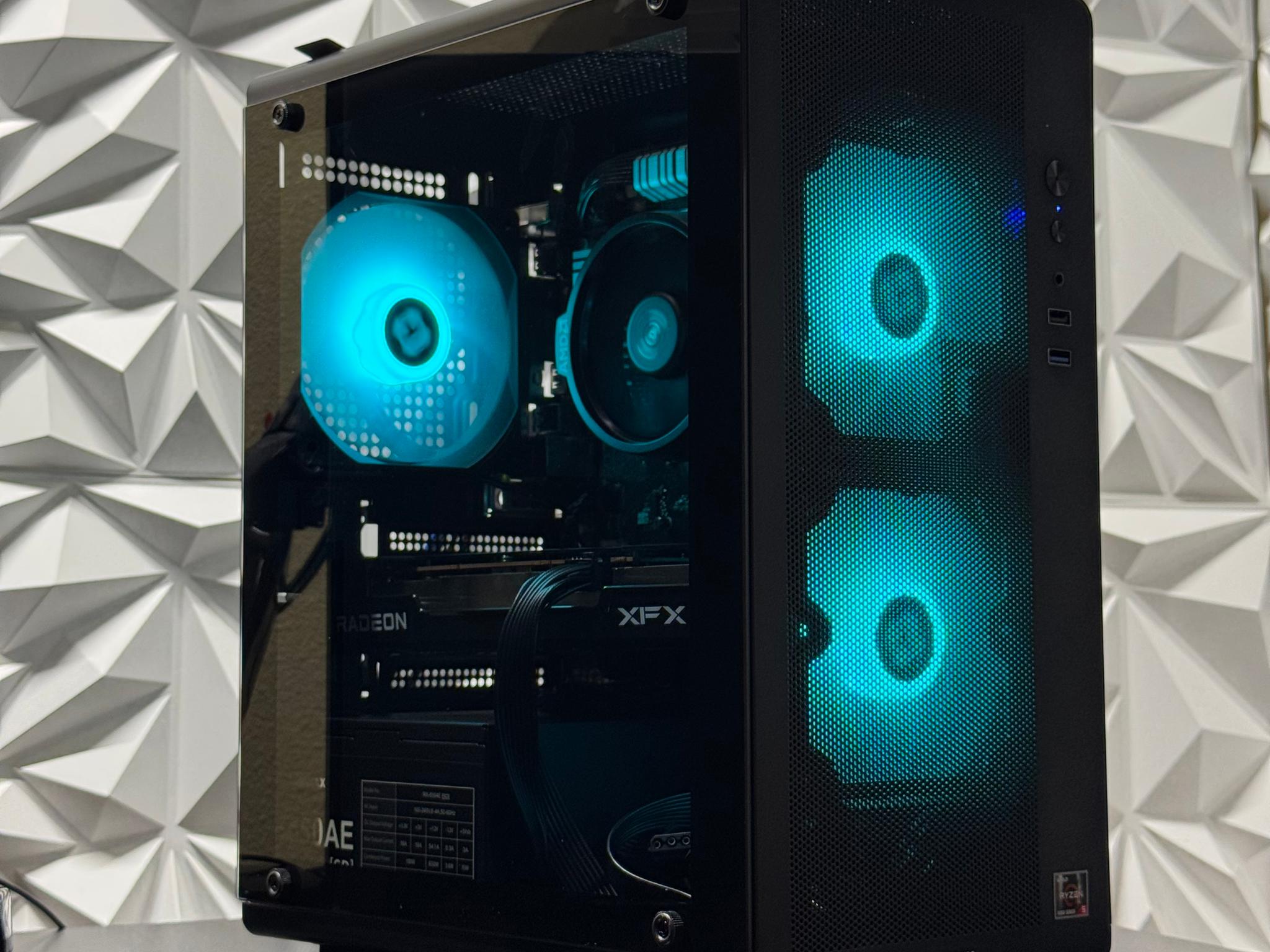 Rx 6600 / Ryzen 5 5500 / 16GB DDR4 Ram / 500GB Samsung SSD / Windows 11