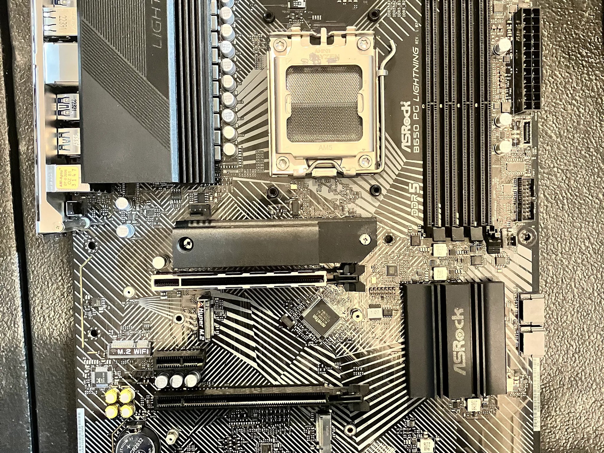 ASRock B650 PG Lightning Motherboard AM5 DDR5