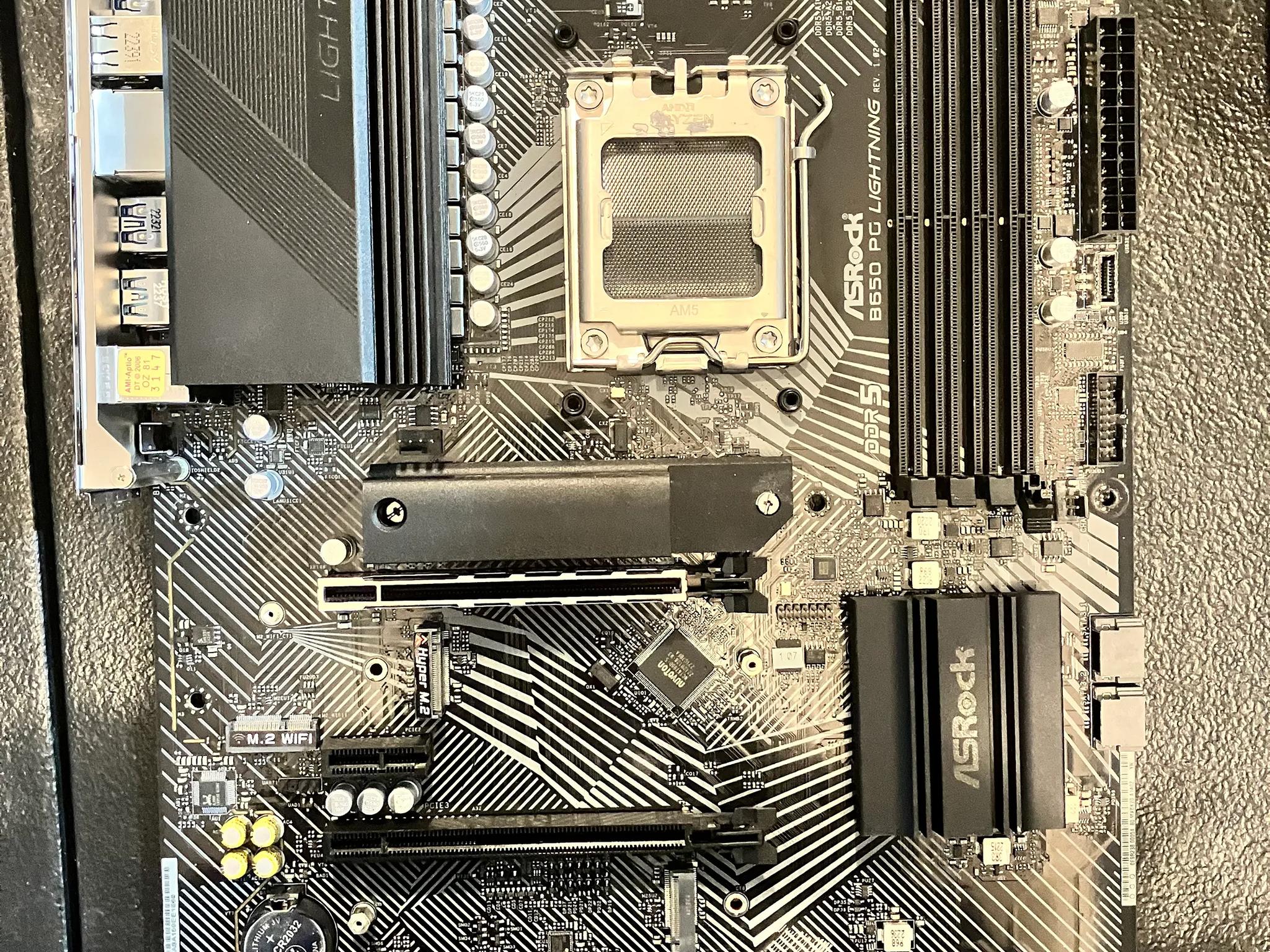 ASRock B650 PG Lightning Motherboard AM5 DDR5