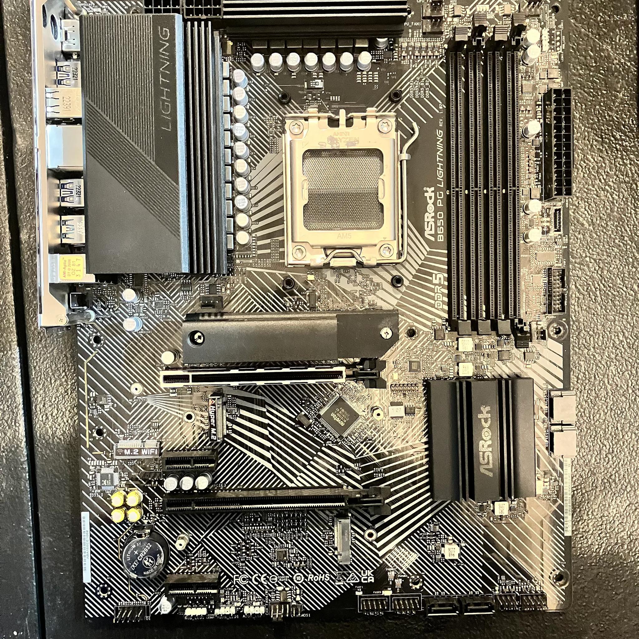 ASRock B650 PG Lightning Motherboard AM5 DDR5 | Jawa