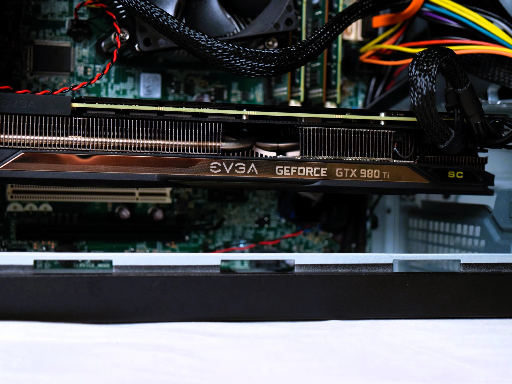 Custom Wood Vinyl Budget E-Sports PC | Nvidia GTX 980ti | 1 TB Storage | Intel i7-4790 CPU
