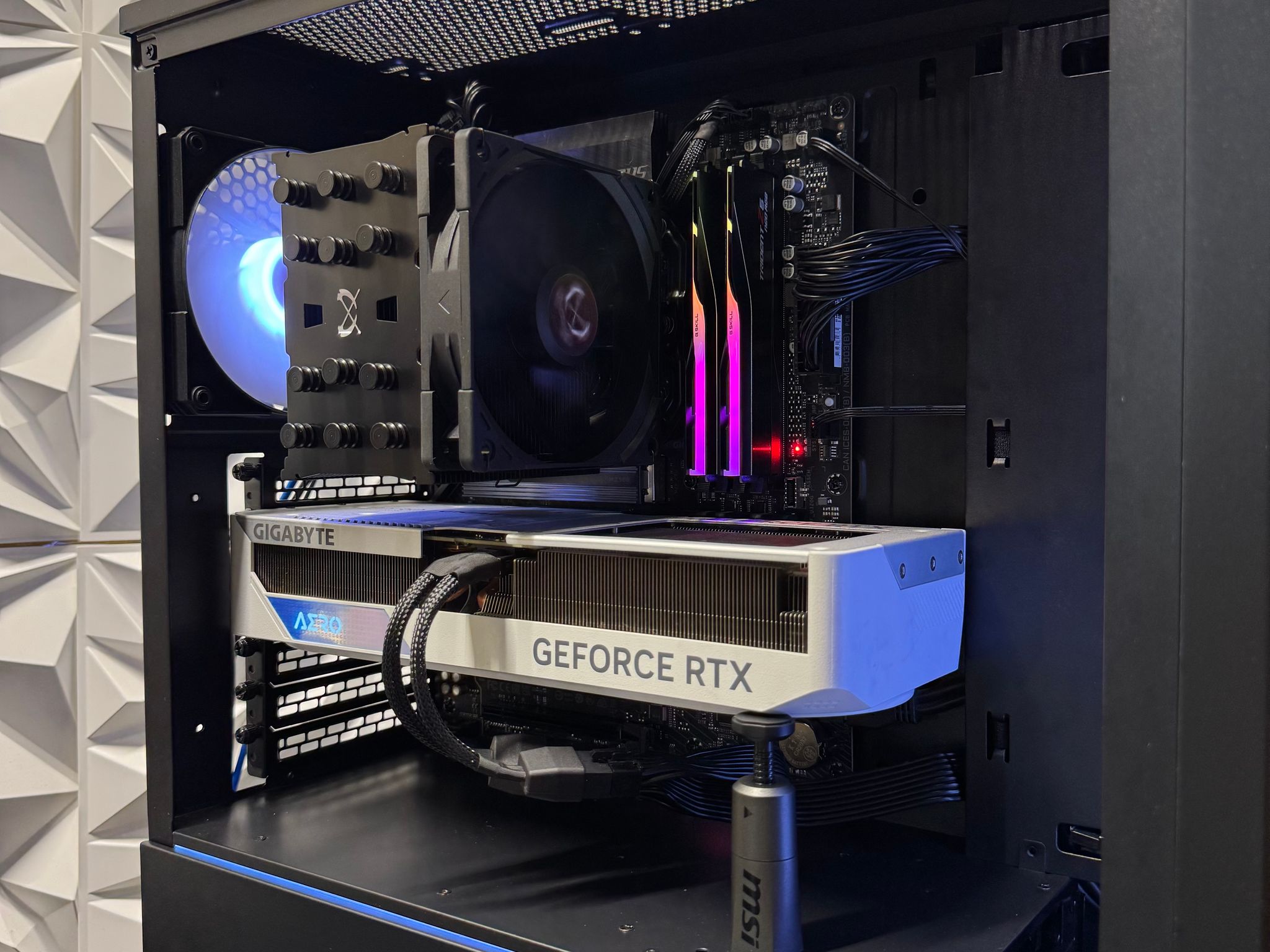 RTX 4070 / Ryzen 5 7600x / 32GB DDR5 / 1TB SSD / Gaming pc / Streaming pc / Creator pc