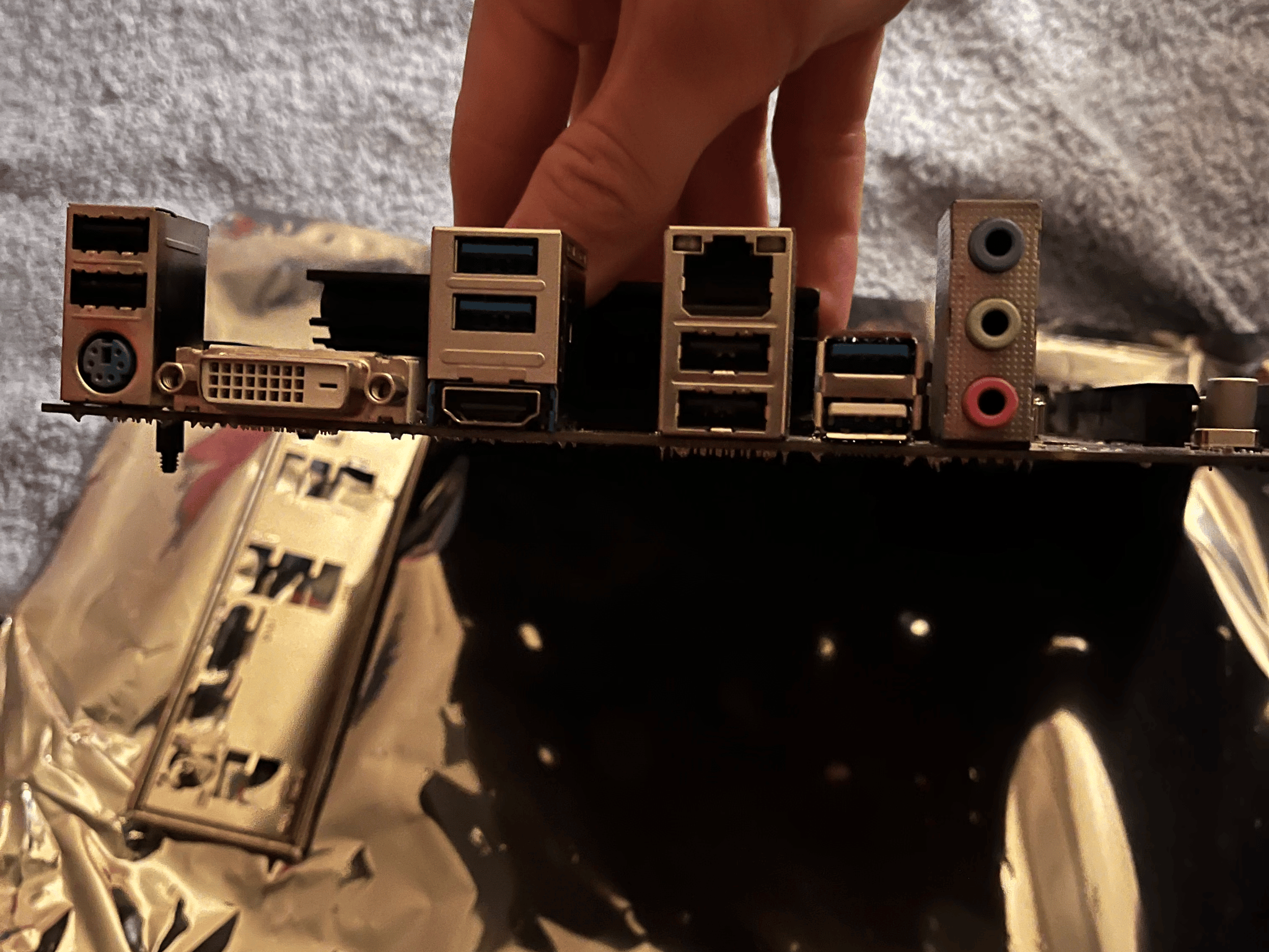 Gigabyte B550M DS3H (POTENTIALLY BROKEN)