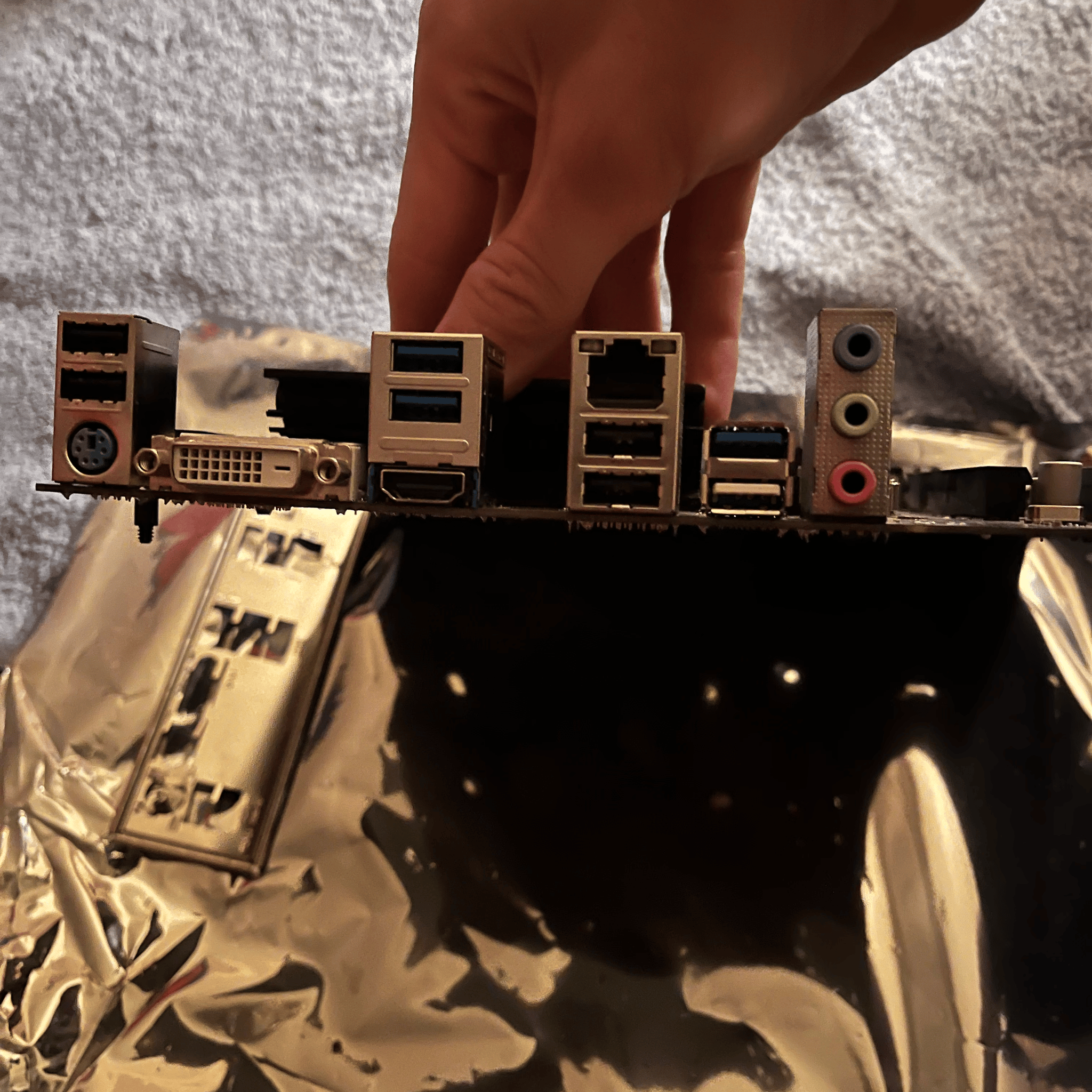Gigabyte B550M DS3H (POTENTIALLY BROKEN)