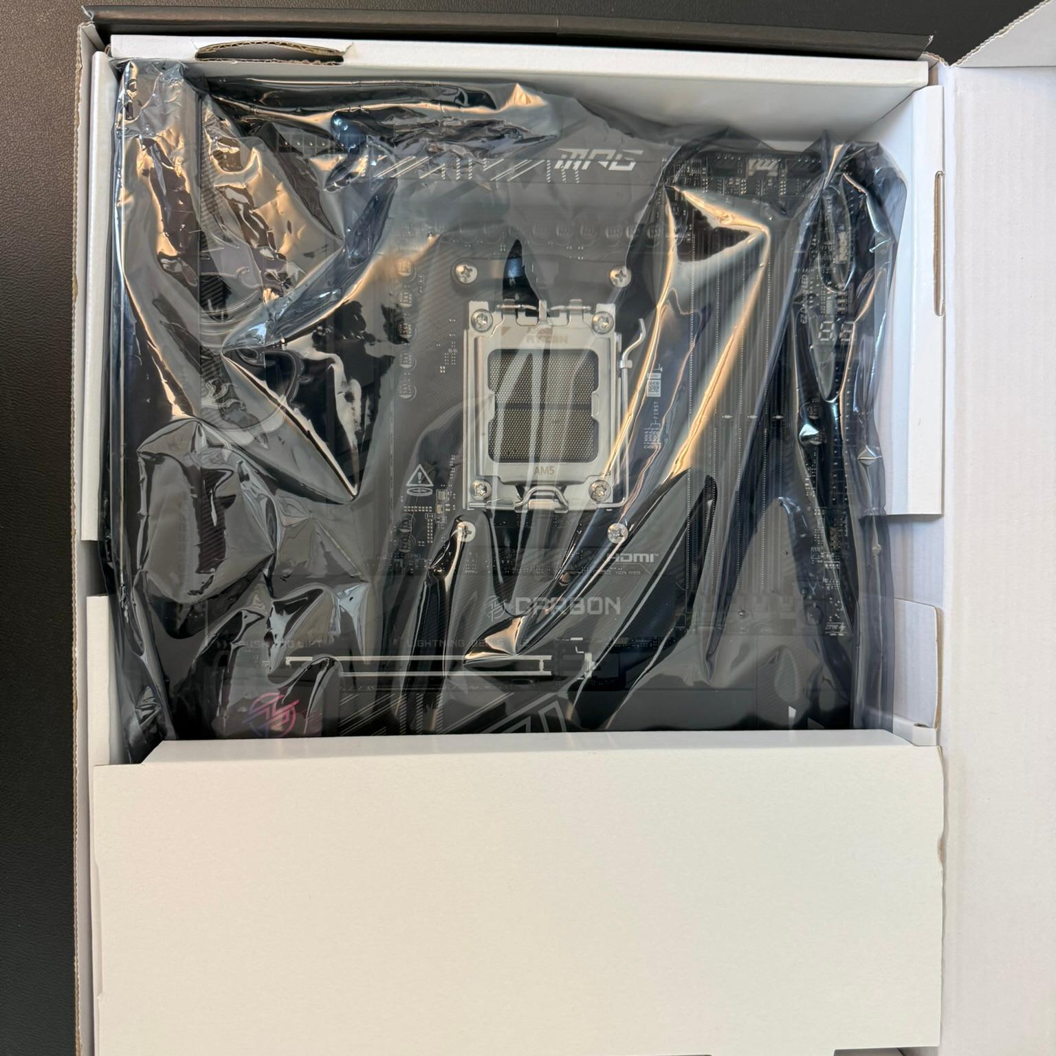 MSI MPG X670E CARBON WIFI - Image 3