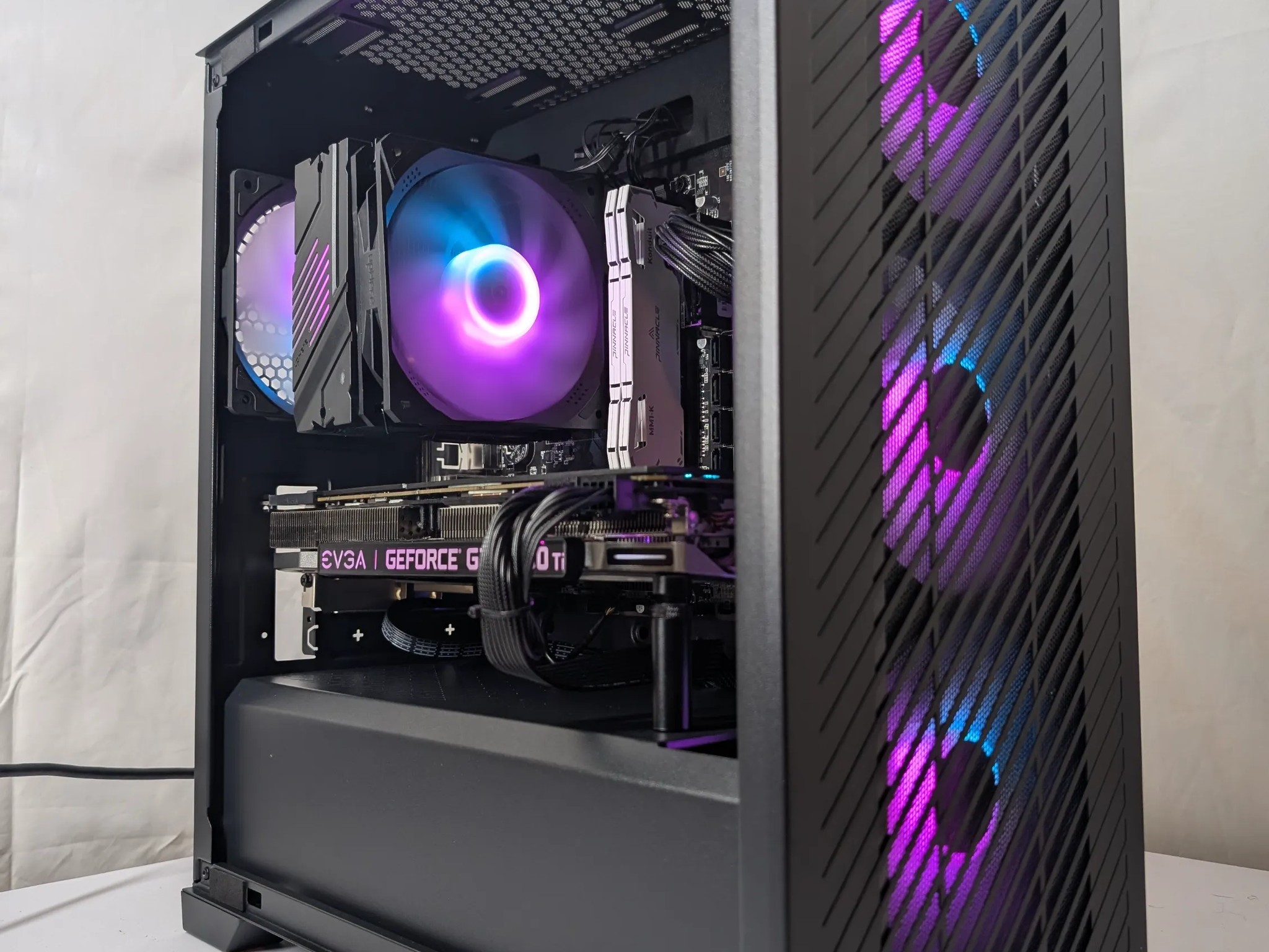 GTX 1080 TI 11GB | RYZEN 5 2600X | 16GB DDR4 | 500GB NVME | WIFI+BT
