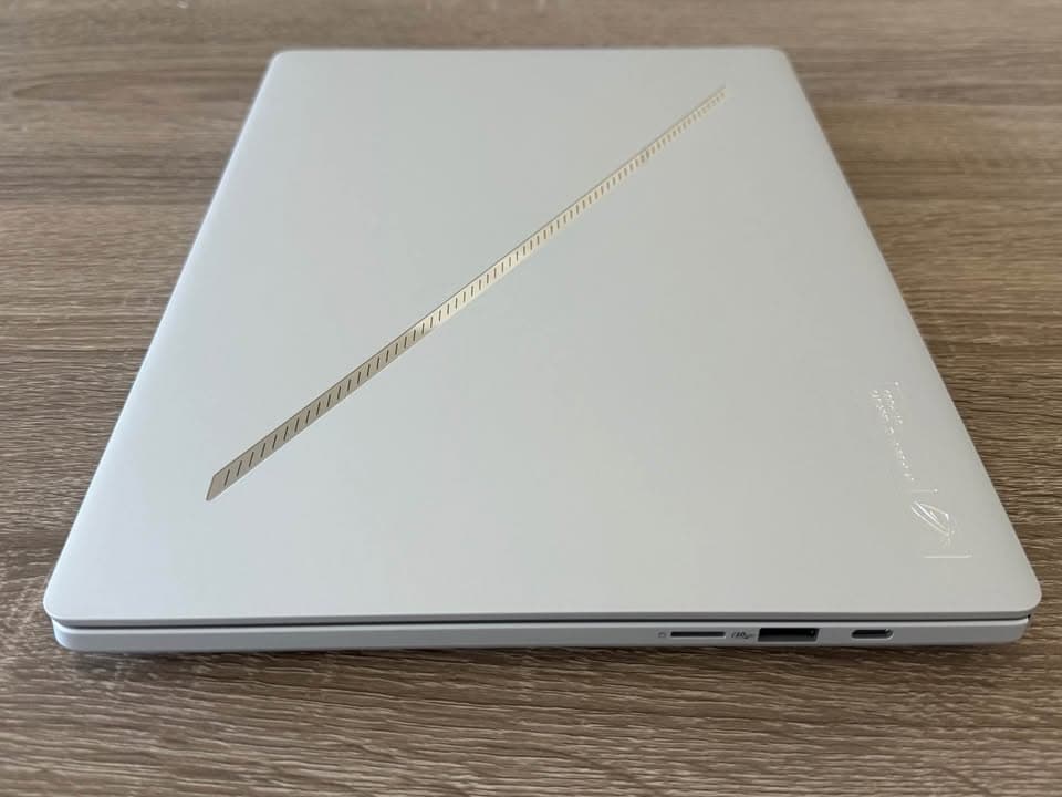 ASUS ROG Zephyrus G14 (2025) - RTX 5070 Ti - Ryzen AI 9 - 32GB RAM - 1TB SSD - Mint condition