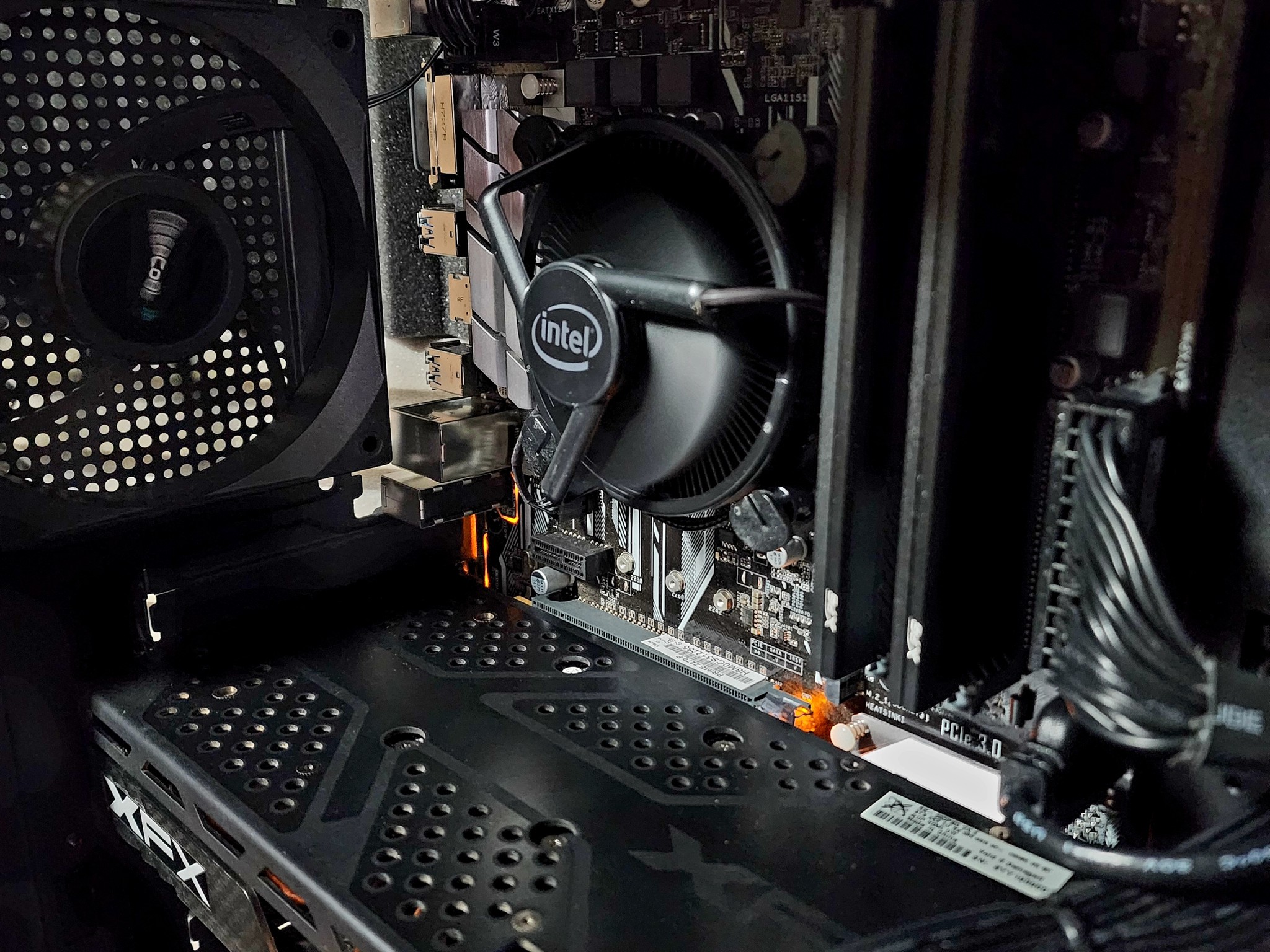 🖤🖤🖤 Intel Core i7 6700 // XFX Radeon RX 580 8GB // XPG 16GB 3200MHz