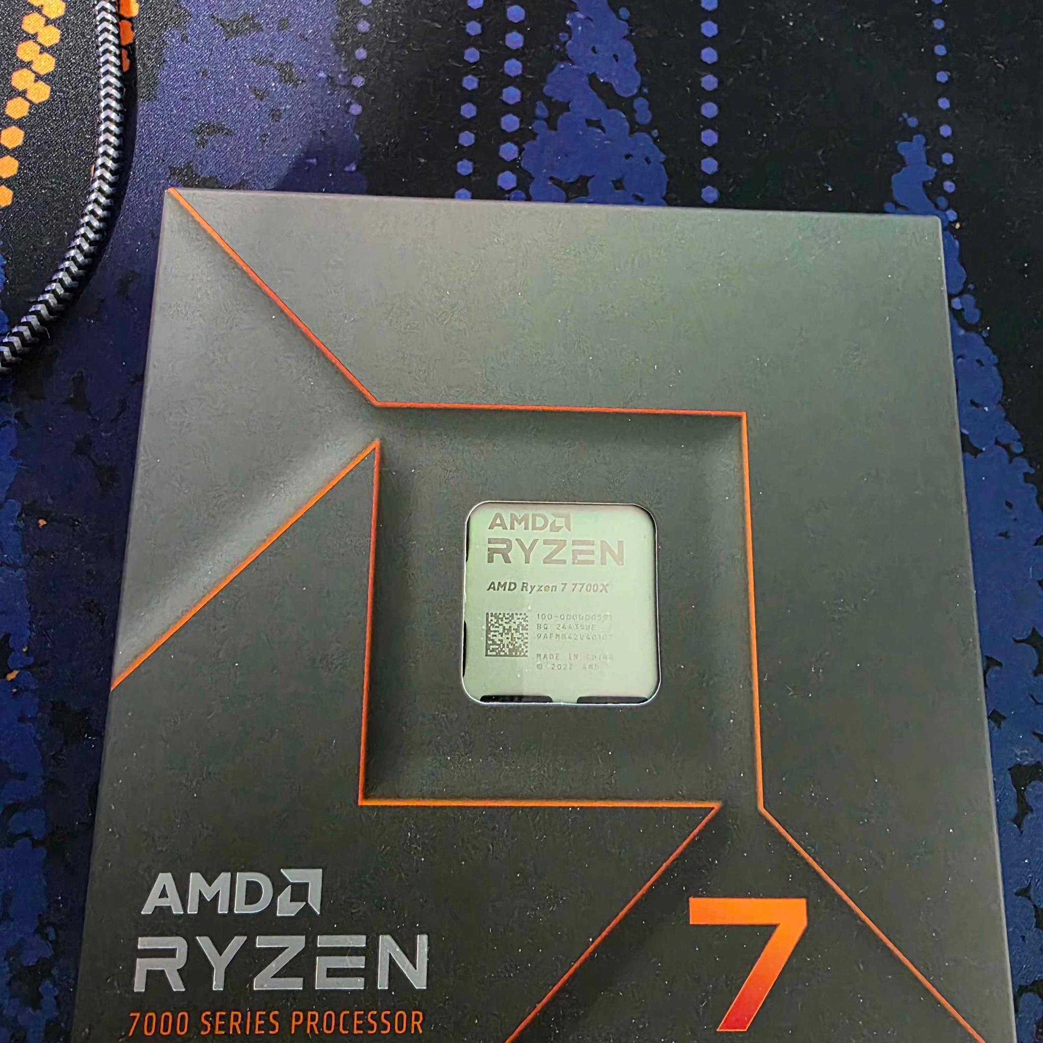 BNIB AMD Ryzen 7 7700X