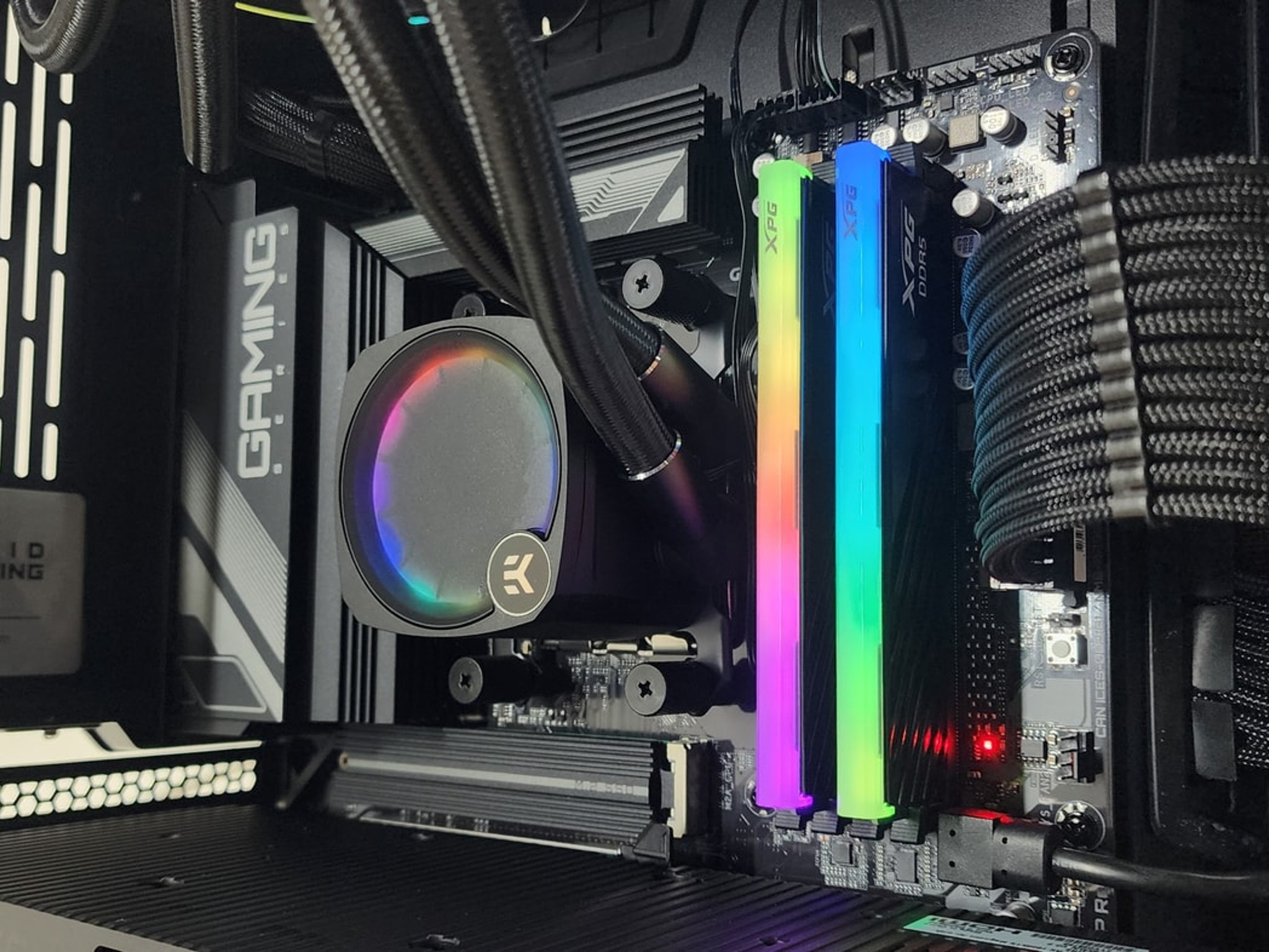 Gaming PC Ryzen 7 9800X3D 32GB RAM 2TB SSD RX 7900 XTX 24GB Win 11 Computer