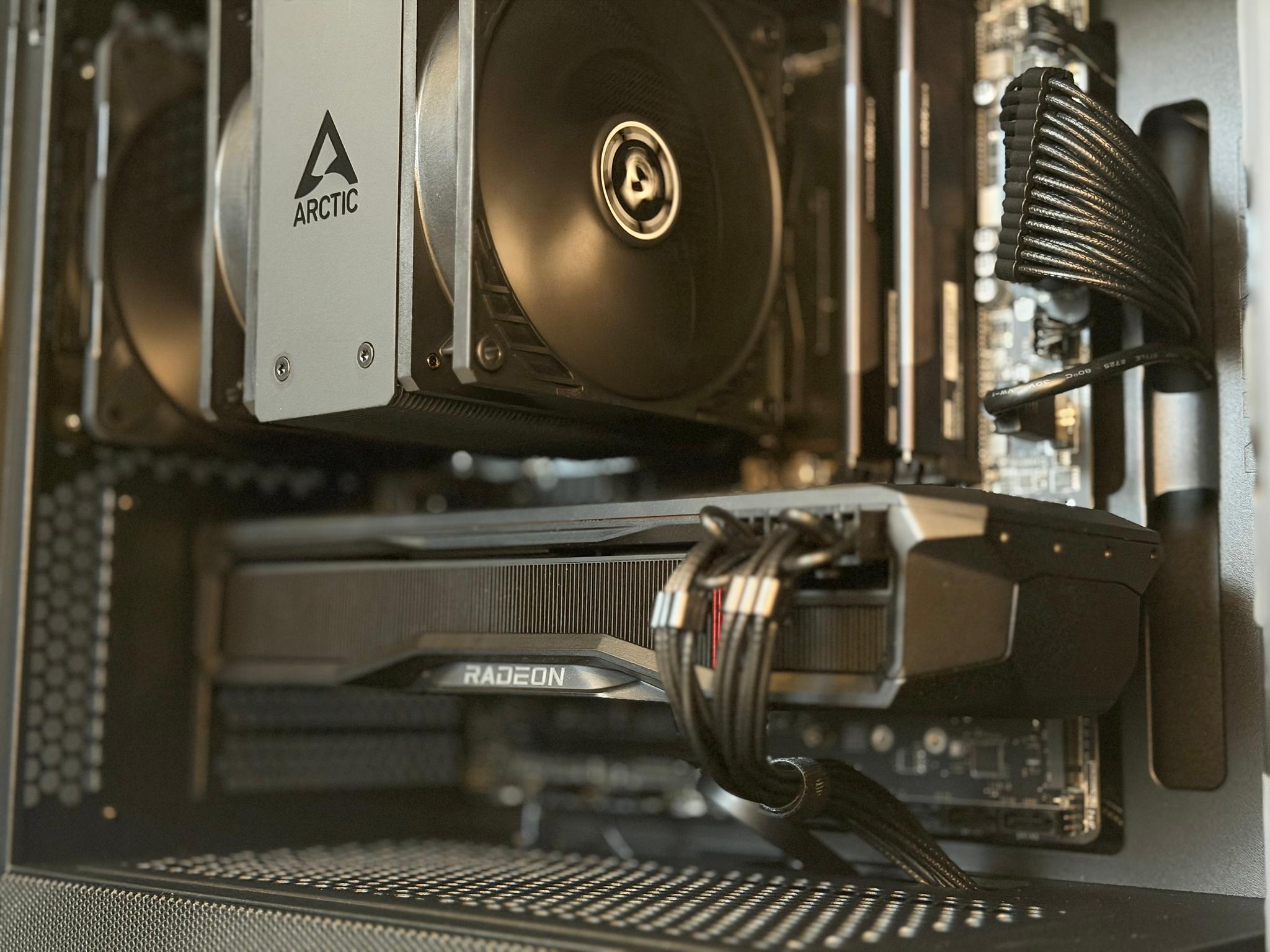 Stealth Core - RX 9060 XT 16GB | Ryzen 5600 | 32GB DDR4