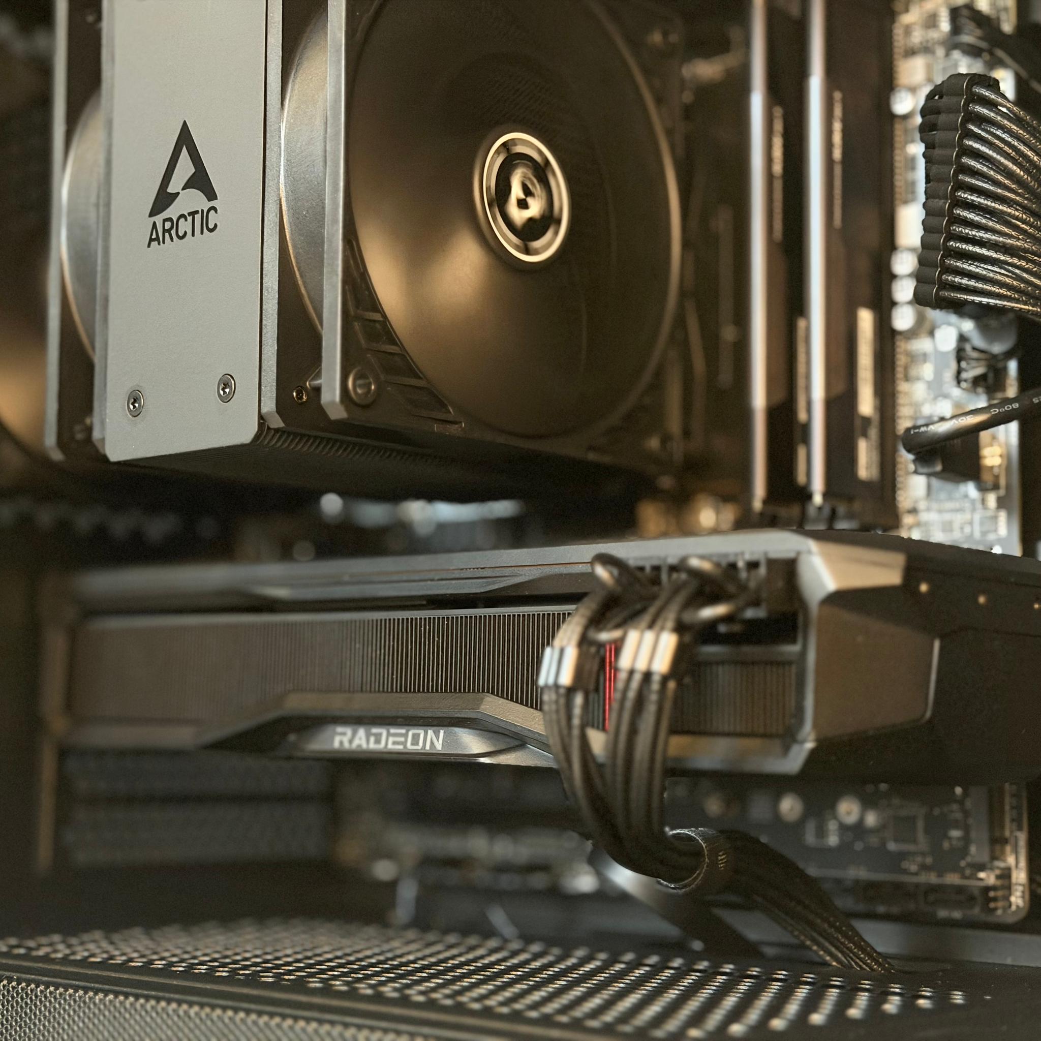 Stealth Core - RX 9060 XT 16GB | Ryzen 5600 | 32GB DDR4