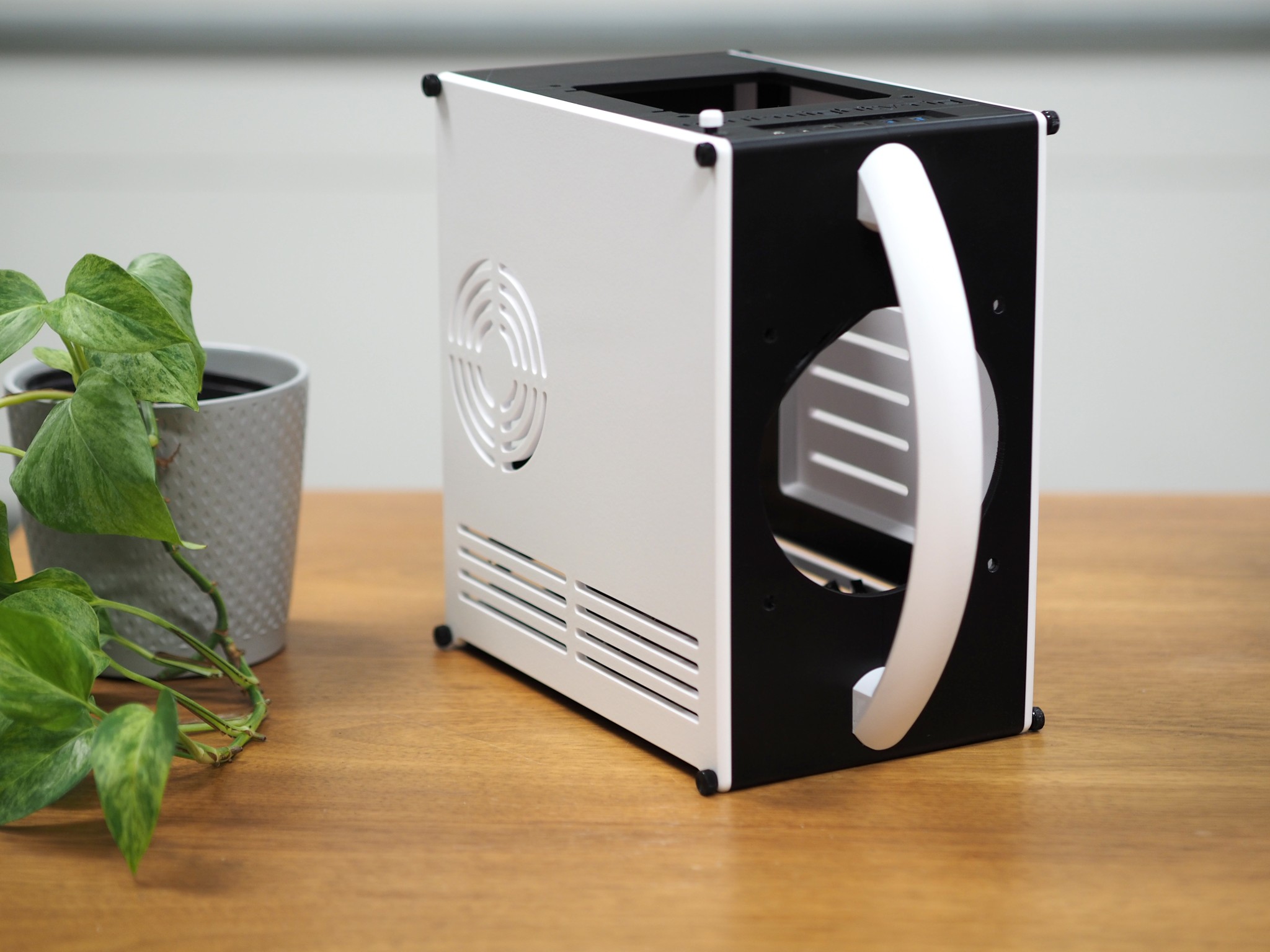 10L SFF PC Case | Portable | 3D Printed | Hand Assembled | Unique Look
