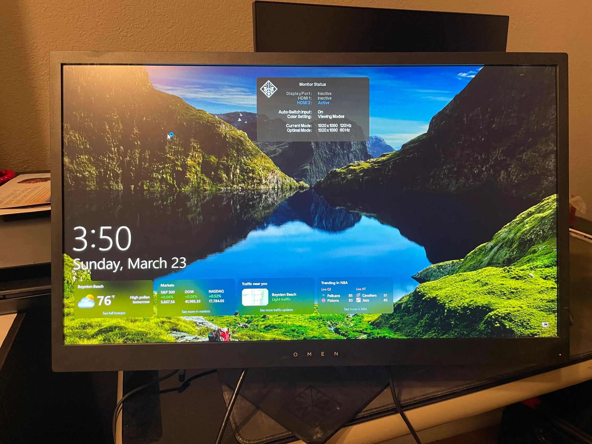 Omen HP monitor 144hz (has super small chip on screen, see pictures)