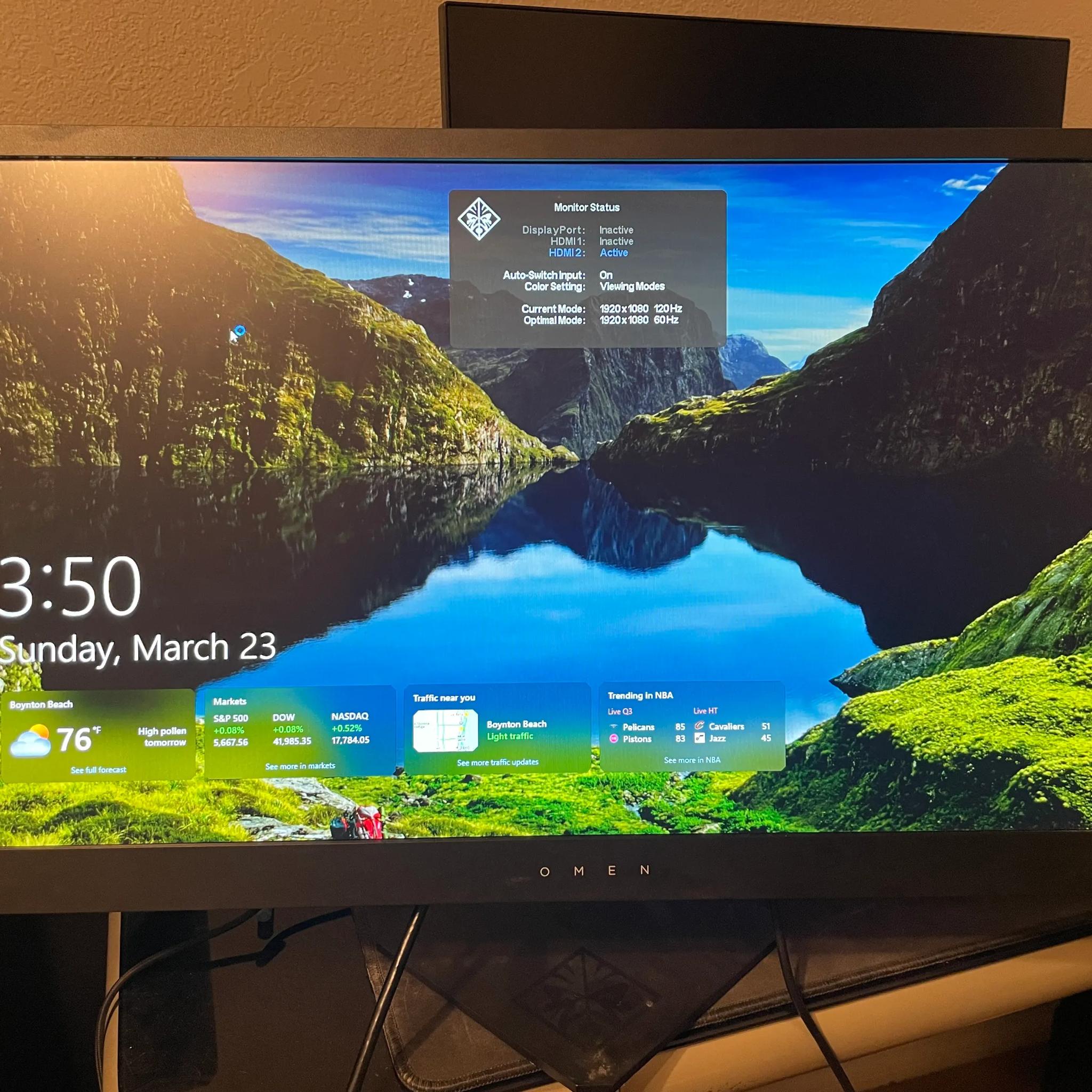 Omen HP monitor 144hz (has super small chip on screen, see pictures)
