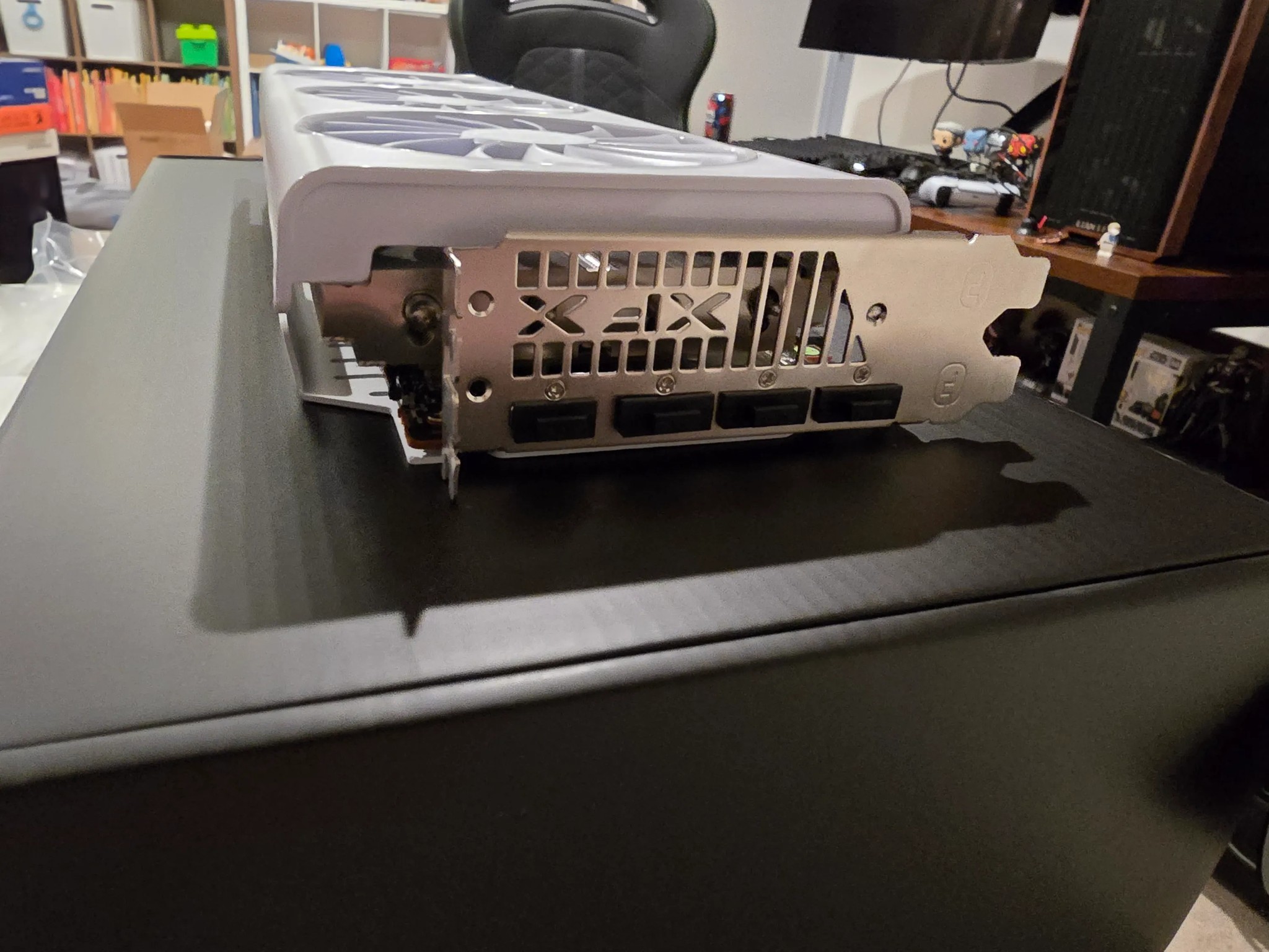XFX Radeon RX 7800XT Quicksilver 319 White
