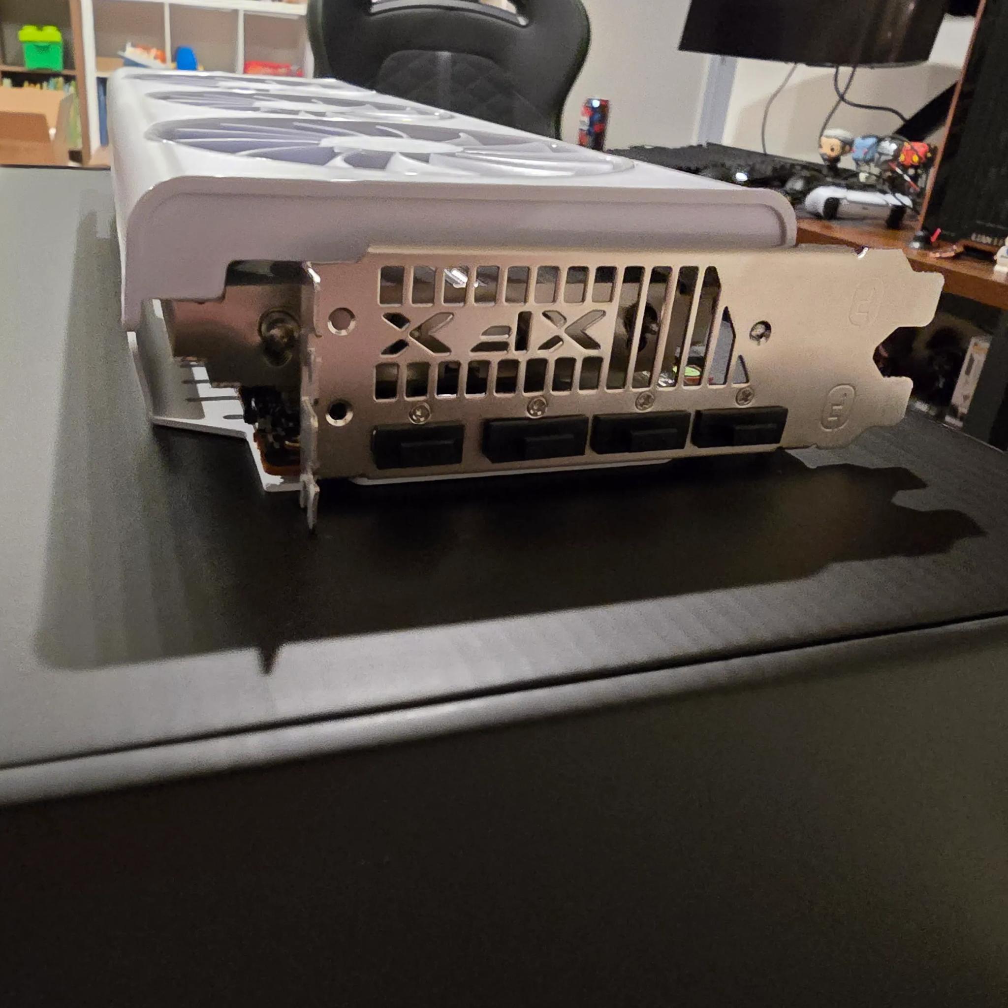 XFX Radeon RX 7800XT Quicksilver 319 White
