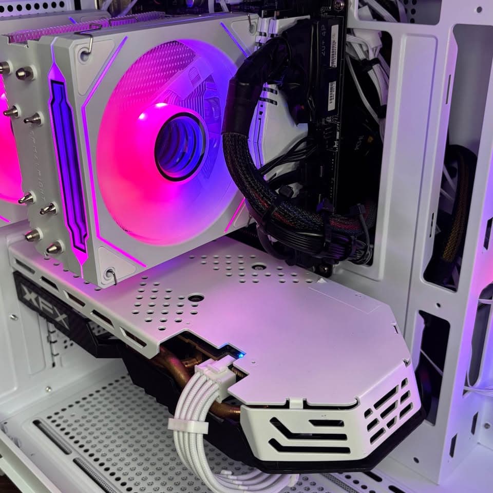 White Gaming PC (RX 580 8GB + Intel Core I7-7700 + 16GB DDR4 + SSD + HDD)