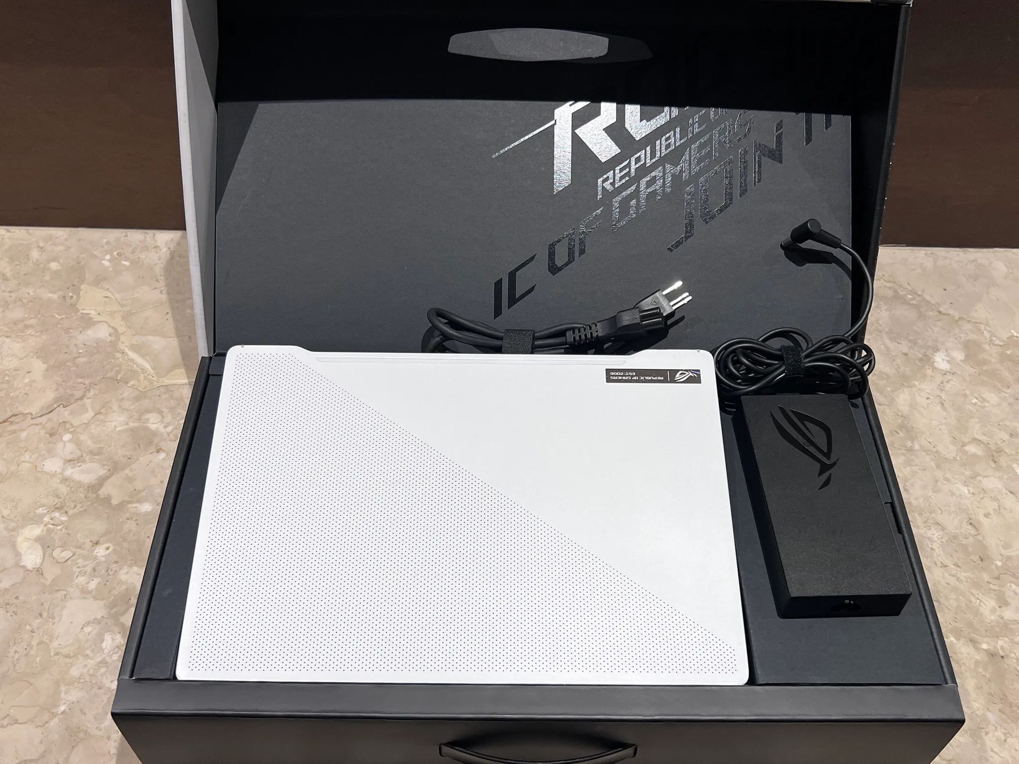 ASUS ROG Zephyrus G14 RTX 2060 Ryzen 9-4900HS 24GB 1TB SSD FullHD 120Hz