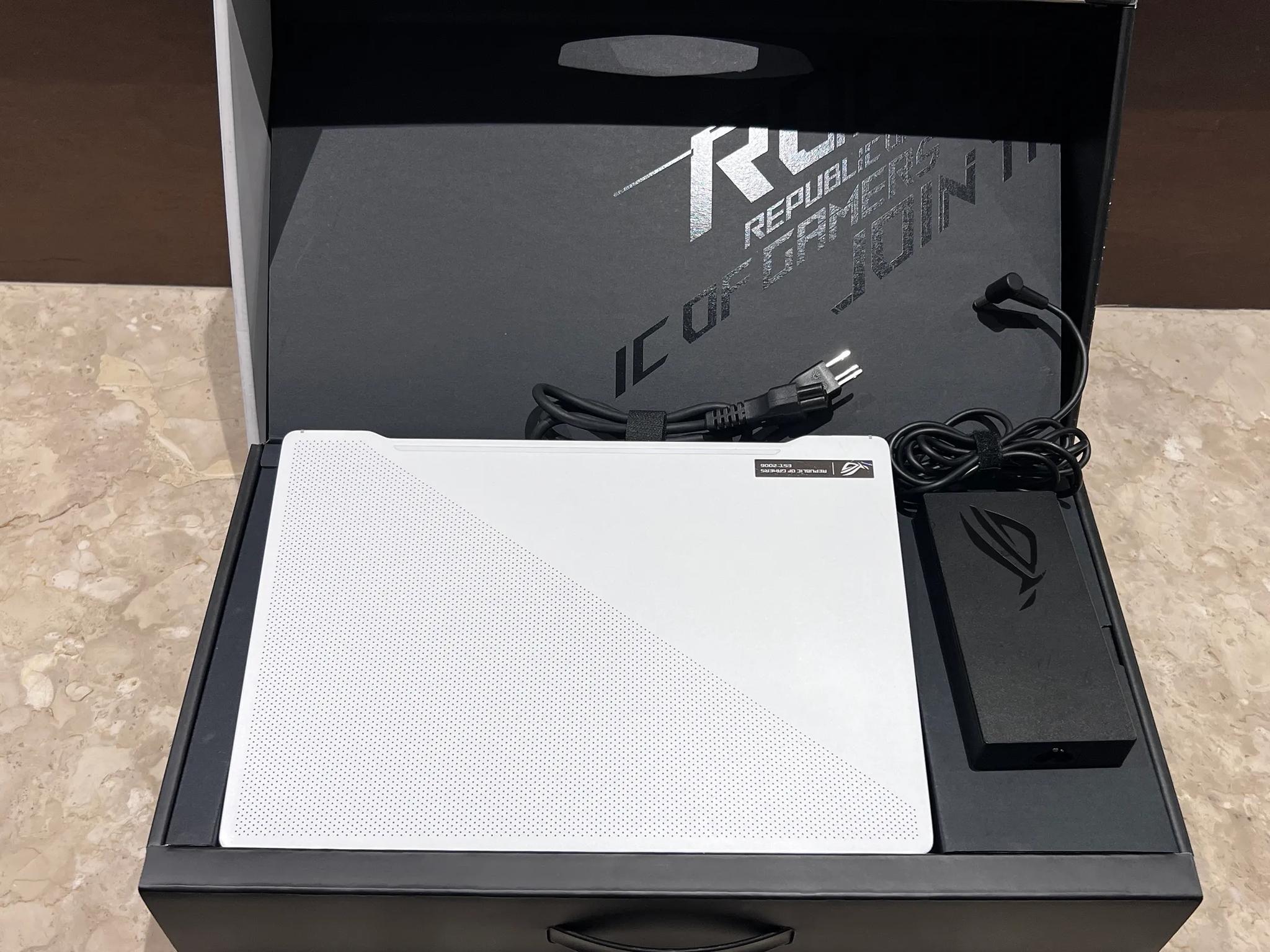 ASUS ROG Zephyrus G14 RTX 2060 Ryzen 9-4900HS 24GB 1TB SSD FullHD 120Hz