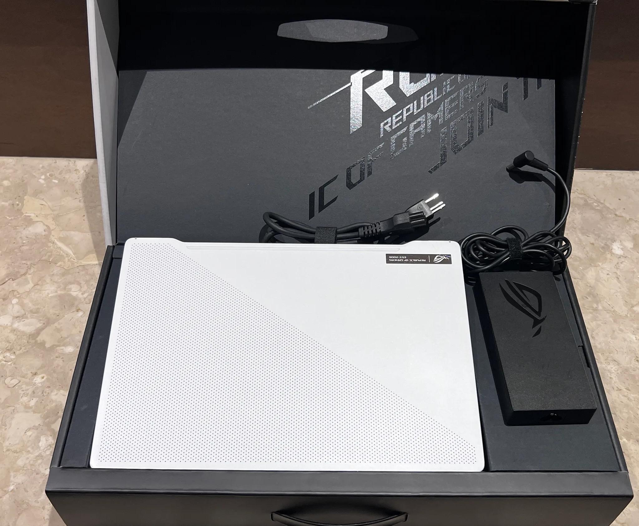 ASUS ROG Zephyrus G14 RTX 2060 Ryzen 9-4900HS 24GB 1TB SSD FullHD 120Hz