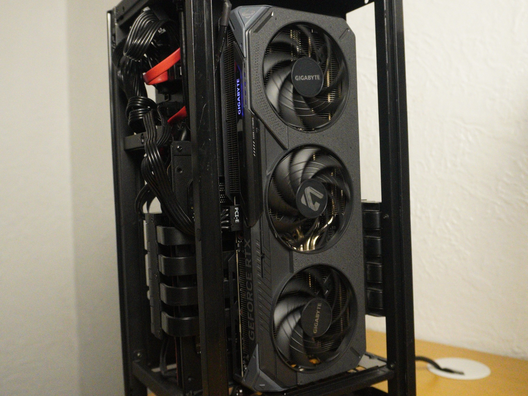 Looming Tower | RTX 5060 TI 8G | RYZEN 5 5600 | 16GB DDR4 | 640G SSD | Windows 11 | WIFI & BT