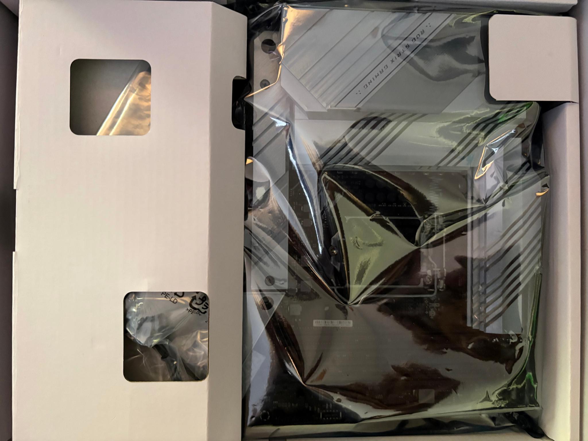 ASUS ROG STRIX Z590-A GAMING WIFI - Image 2