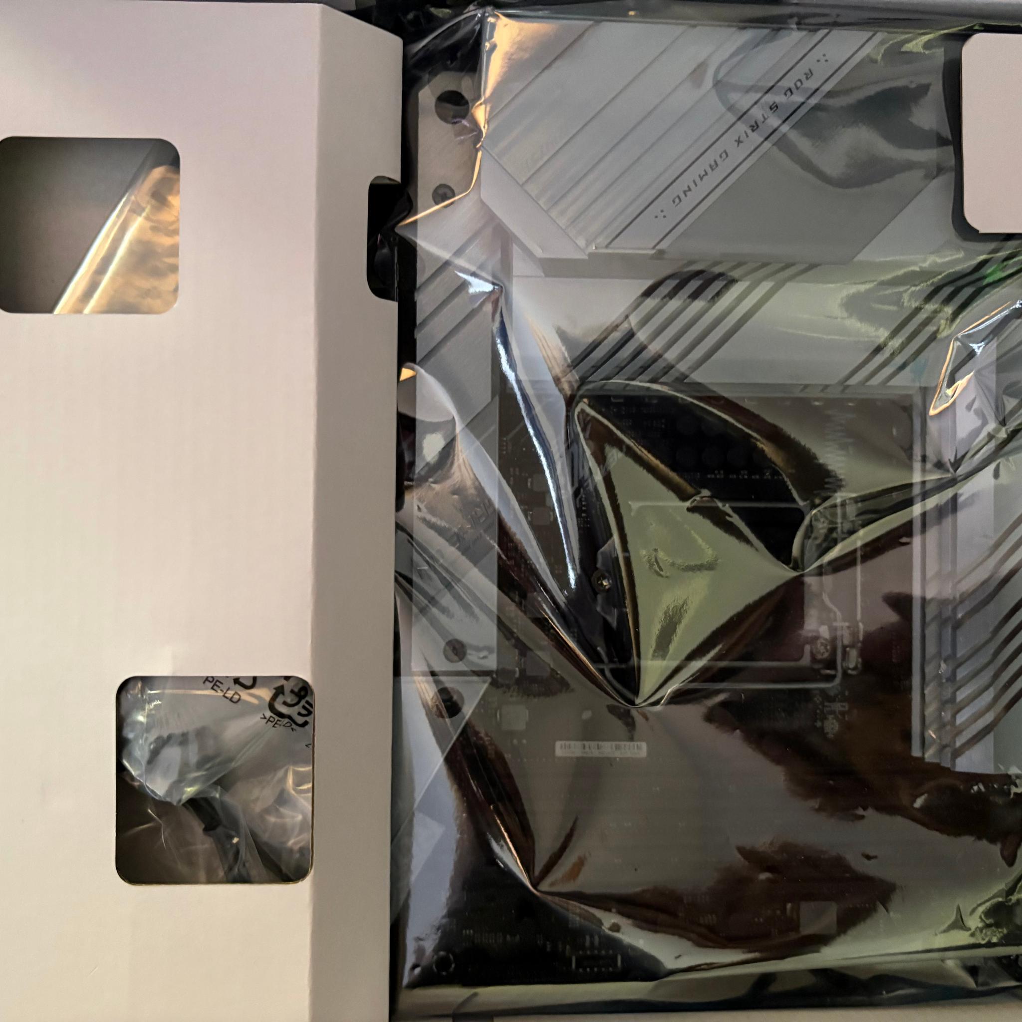 Asus ROG Strix Z590-A Gaming WiFi II (Open Box)