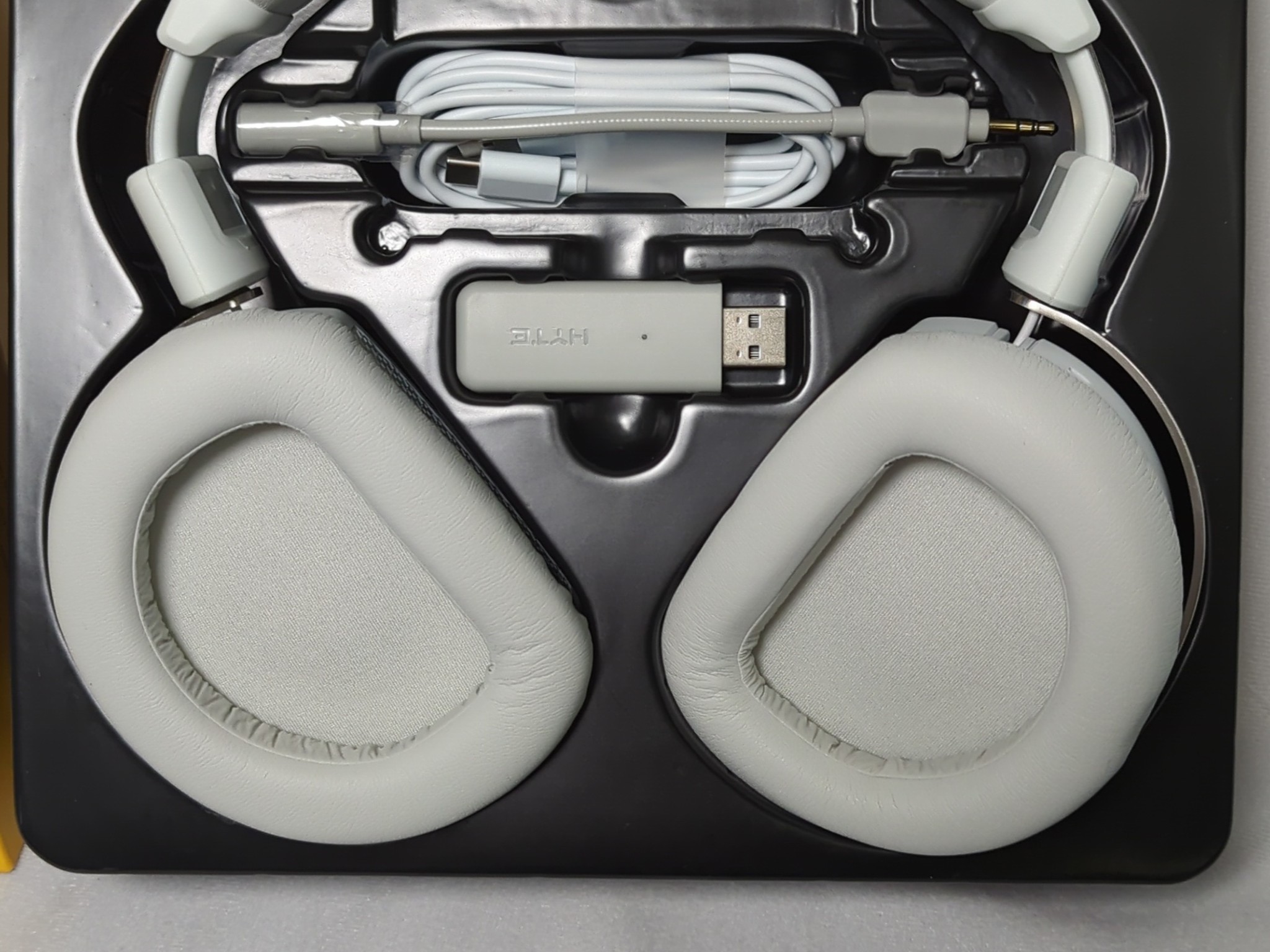 Hyte eclipse HG10 Wireless Gaming Headset 