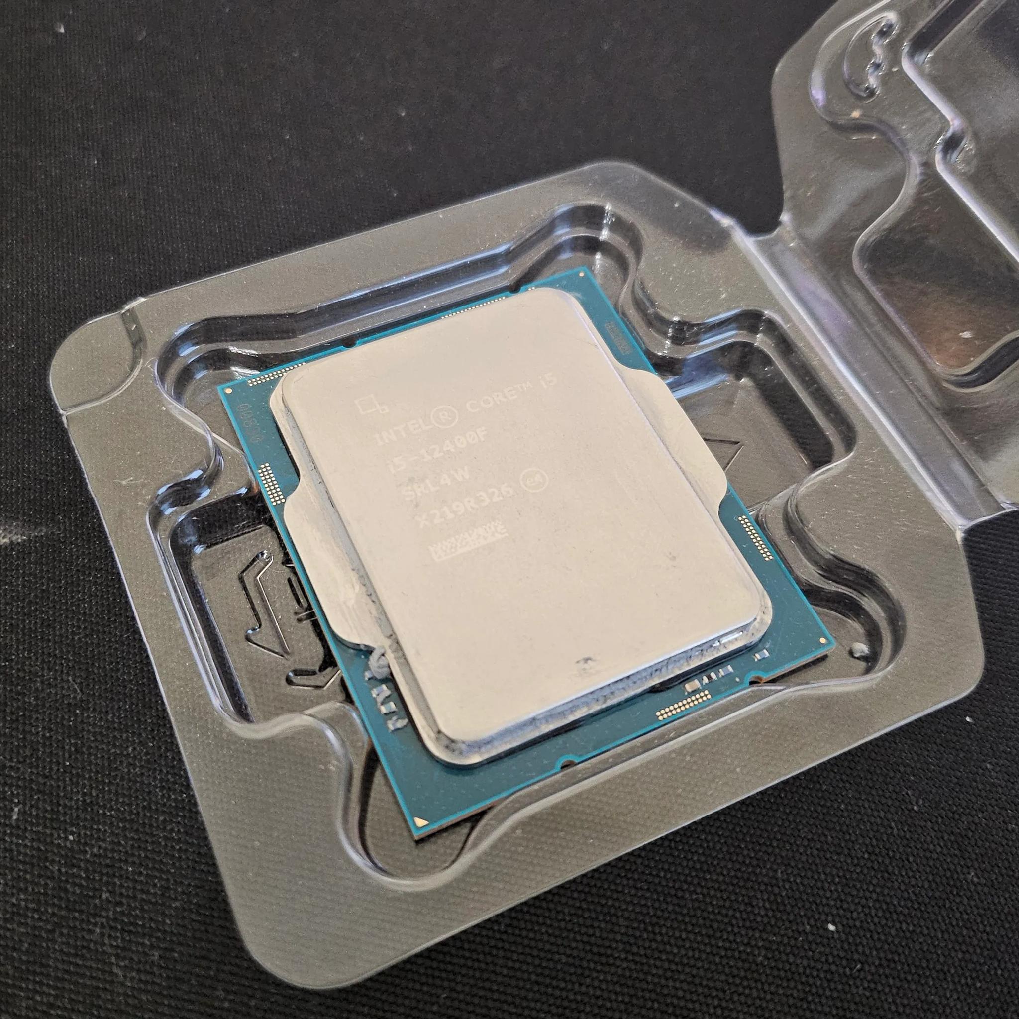 Intel i5-12400F