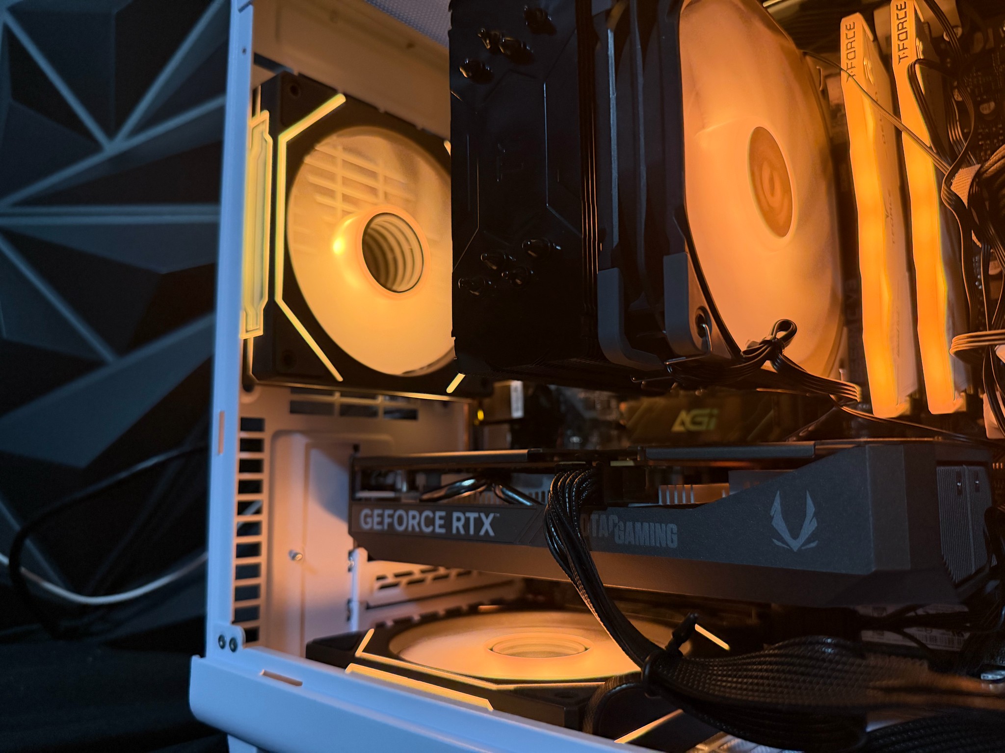 👻💜 GAMER GENGAR 💜👻Ryzen 5 7600X| RTX 5060| 16 GB RGB DDR5| 1.25 TB NVMe| 650W PSU