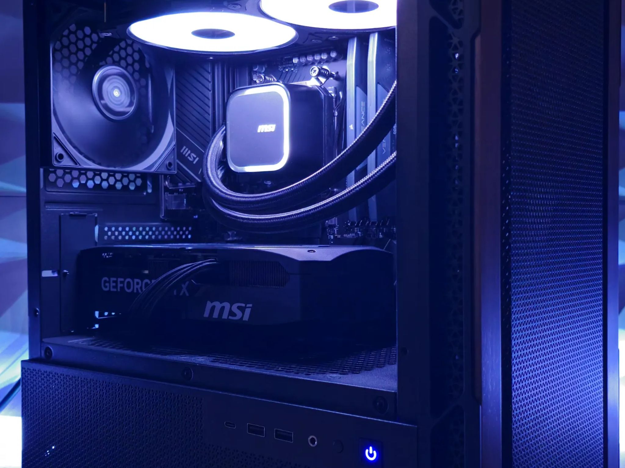 New GeForce RTX 5070 with AMD Ryzen 7600x 32GB DDR5 RAM WiFi