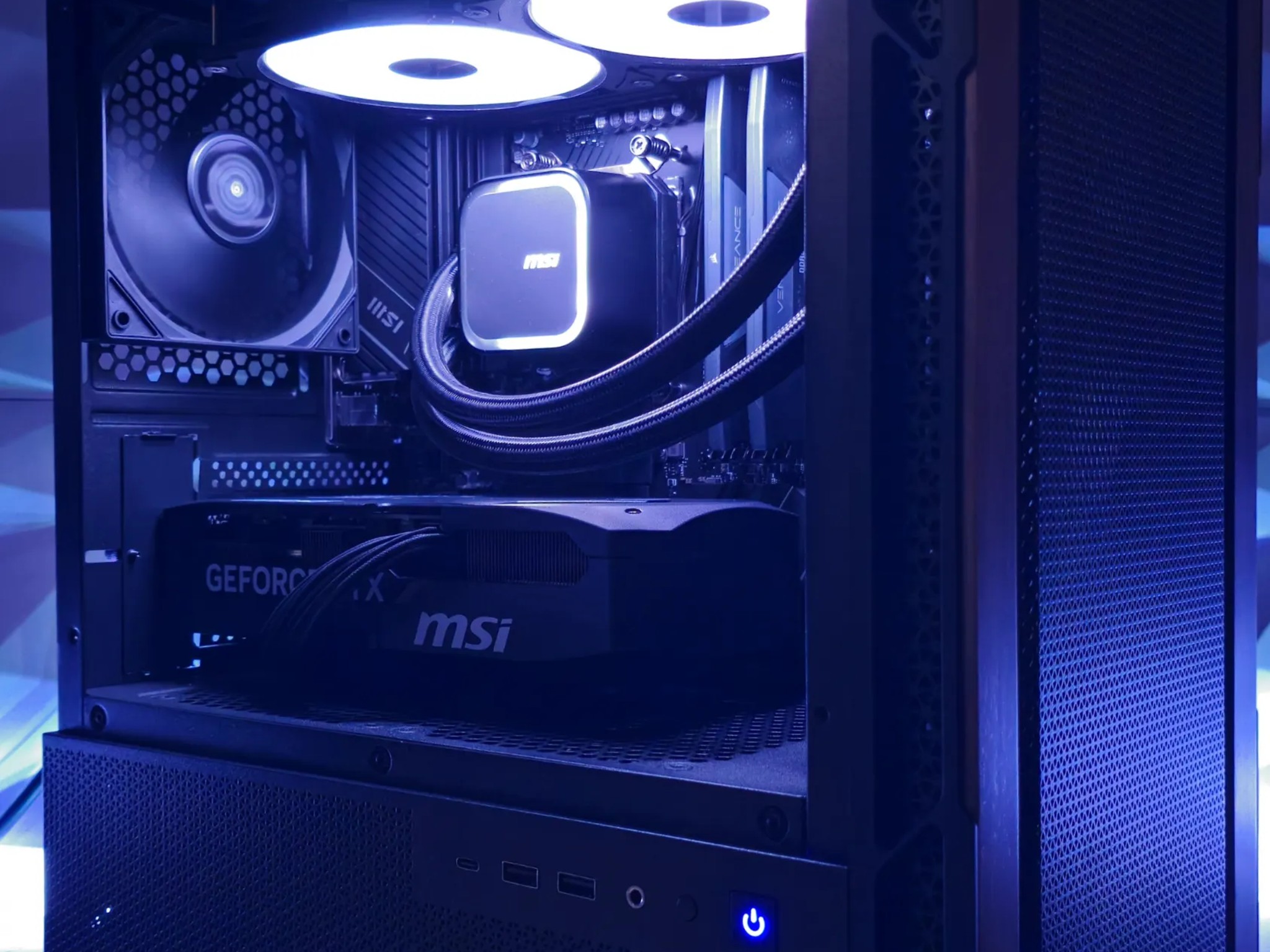 New GeForce RTX 5070 with AMD Ryzen 7600x 32GB DDR5 RAM WiFi