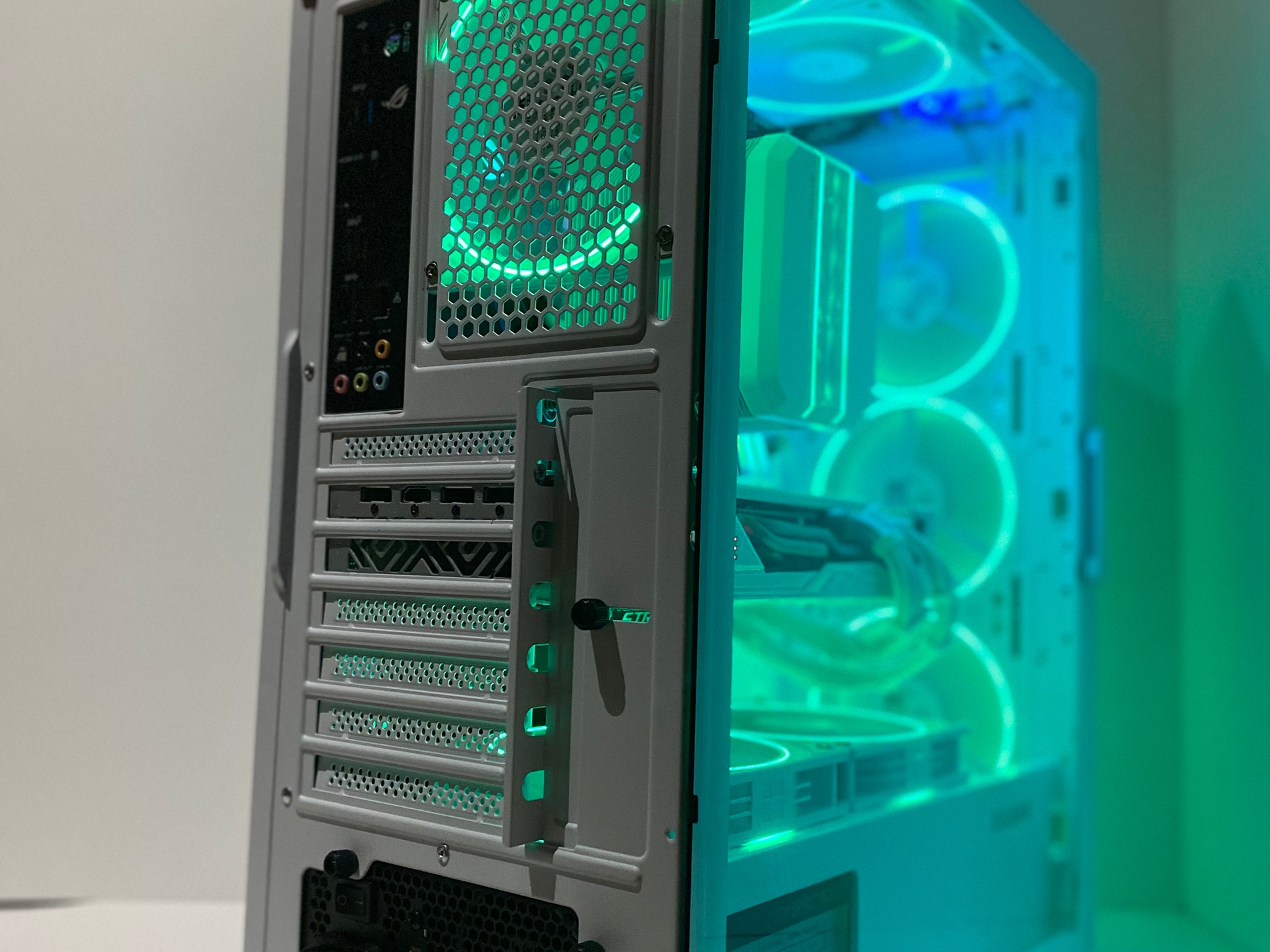 サファイアファイア | Ryzen 5@4GHz|RX 5700XT| 1TB NVMe M.2 SSD| 16GB  DDR4(Warhawk)| Windows 11 Home