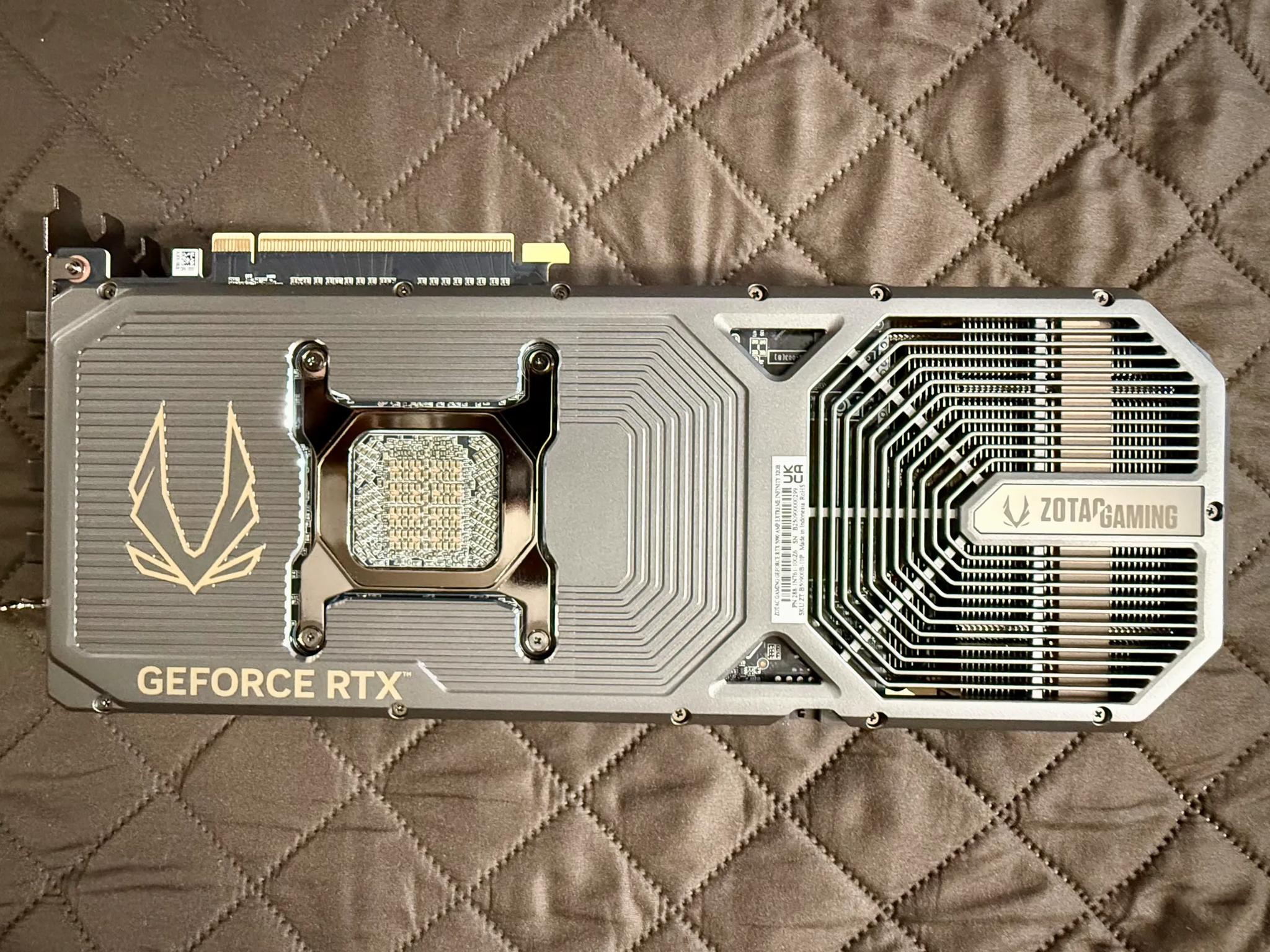 ZOTAC Gaming GeForce RTX 5090 AMP Extreme Infinity - DLSS 4 - 32GB - GDDR7