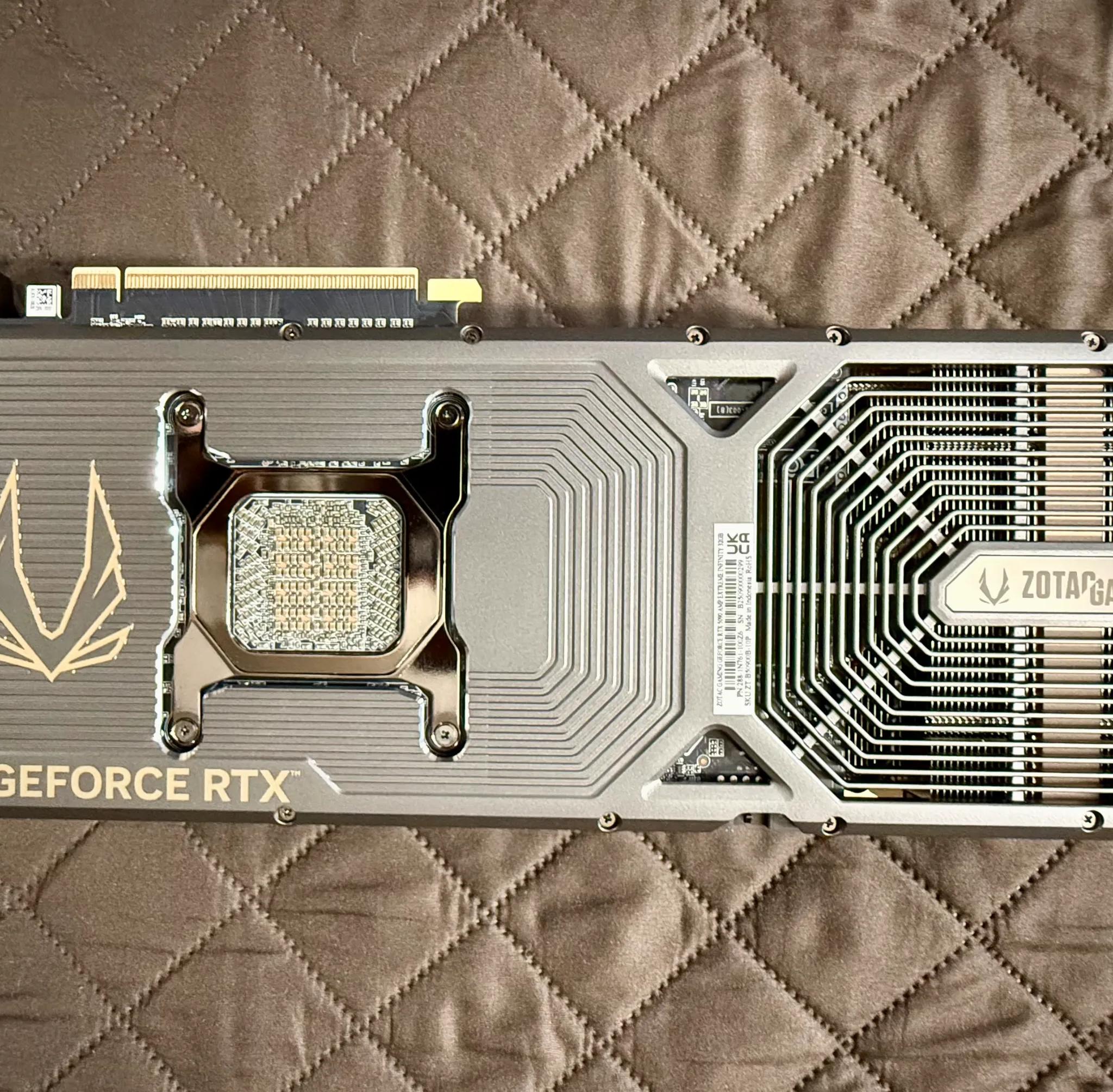 ZOTAC Gaming GeForce RTX 5090 AMP Extreme Infinity - DLSS 4 - 32GB - GDDR7
