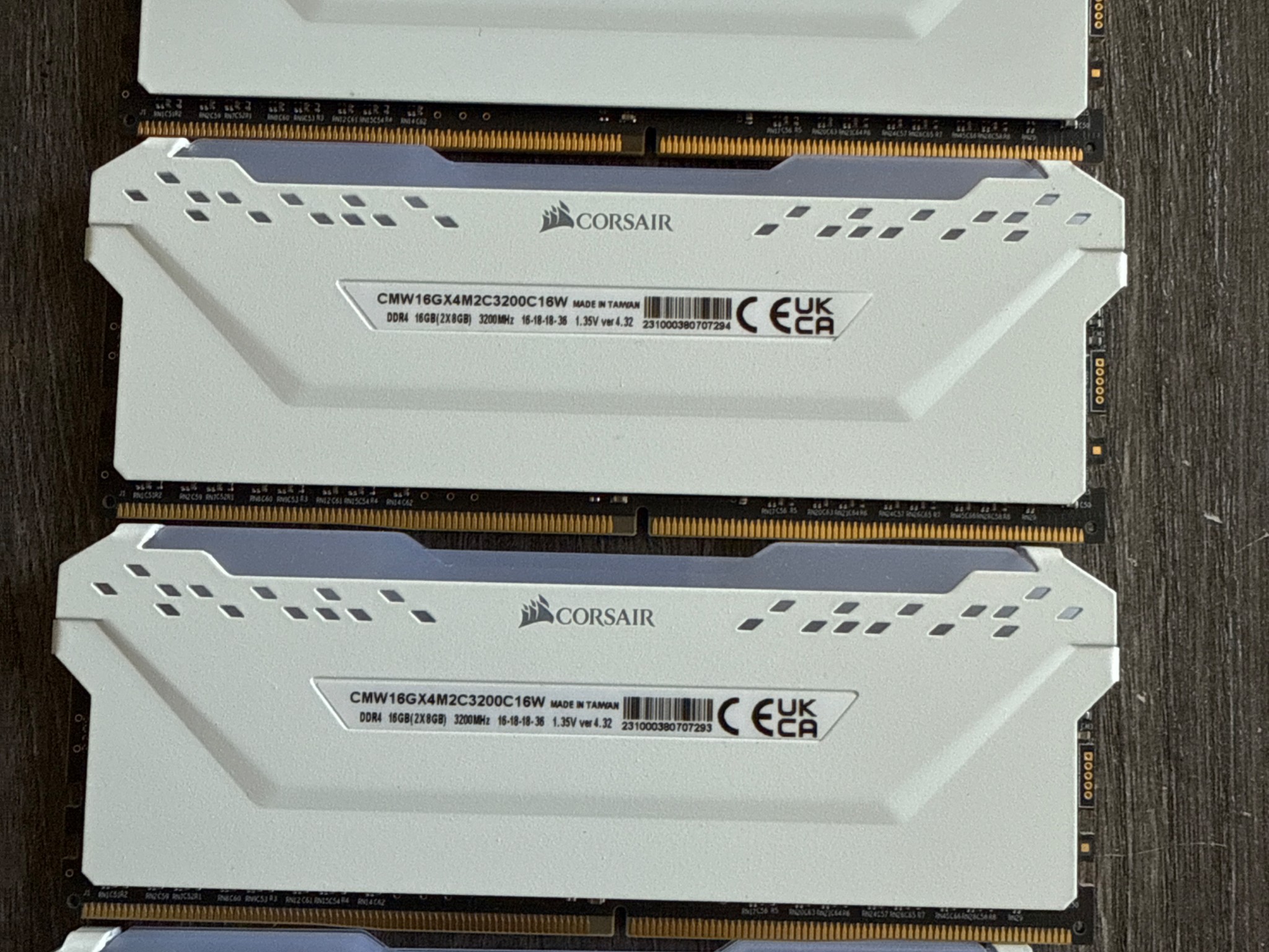 32 GB Corsair DDR4 white RGB