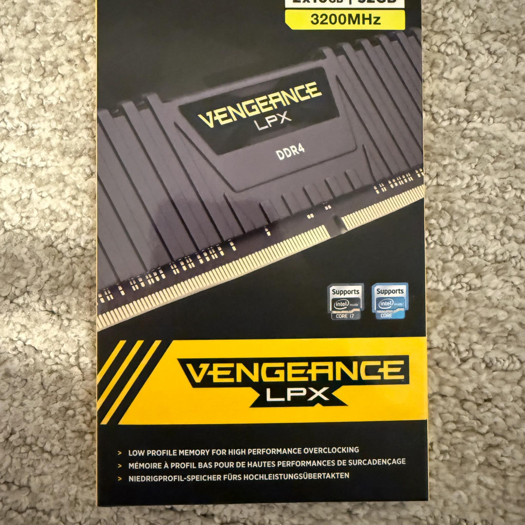SEALED UNOPENED DDR4 32 GB (2X16 GB) 3200MHZ CORSAIR VENGEANCE DESKTOP MEMORY SEALED