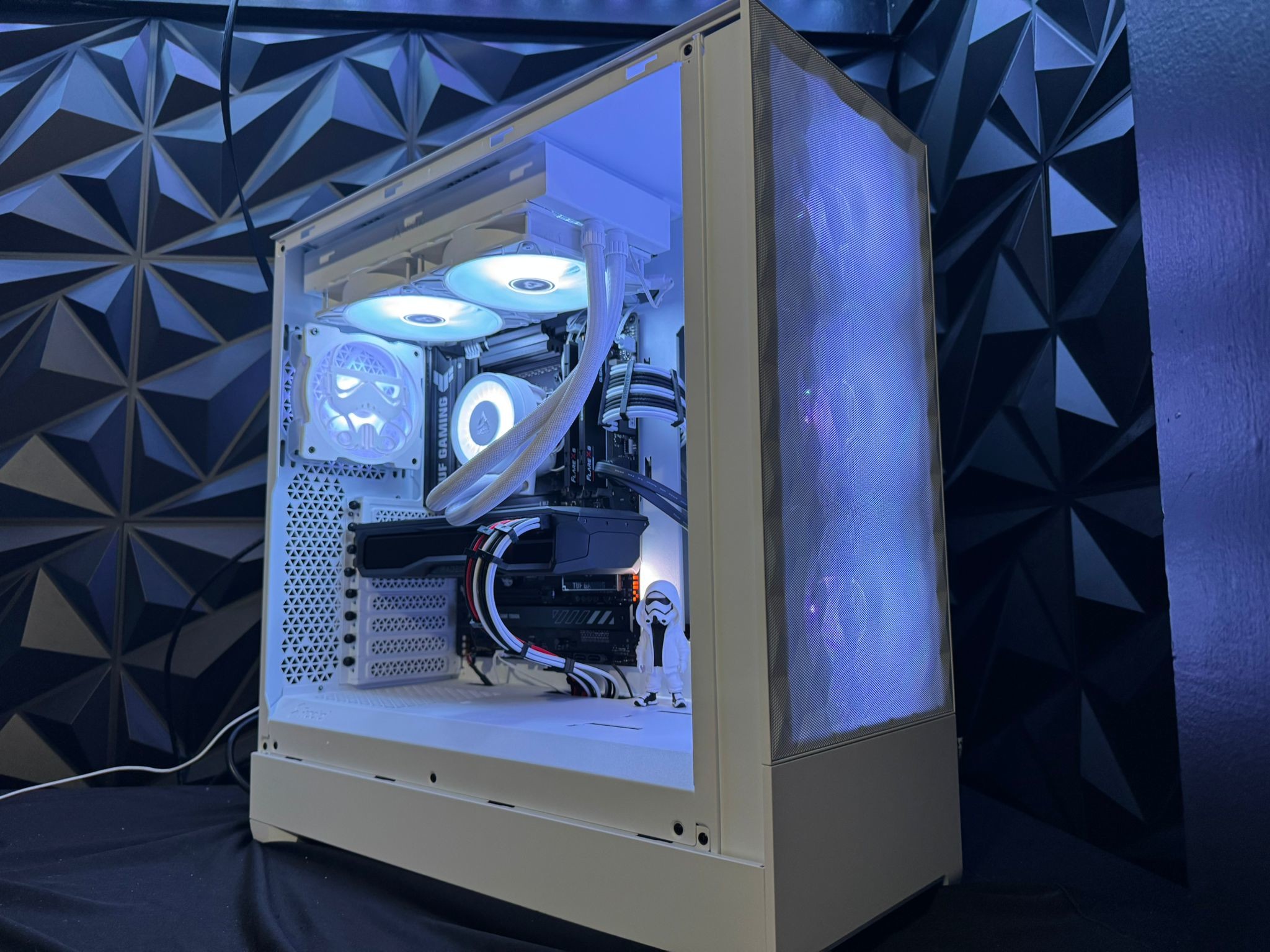 ⚪⚫ The Trooper ⚫⚪ Ryzen 7 7700X| RX 7900XT 20GB| 32 GB DDR5| 4 TB NVMe