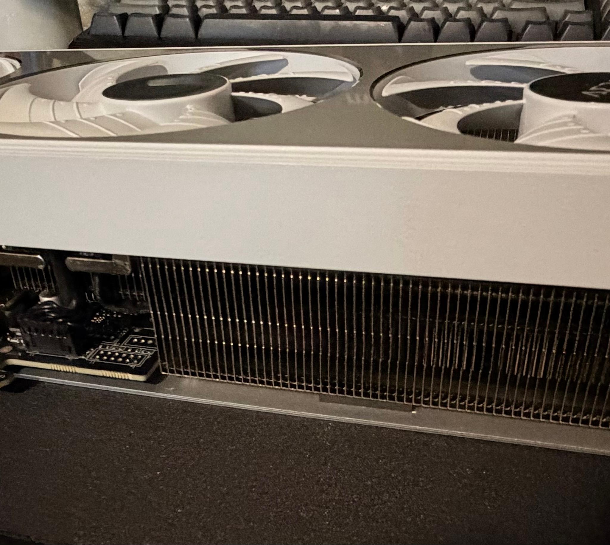 GIGABYTE GeForce RTX 5070 AERO OC 12G